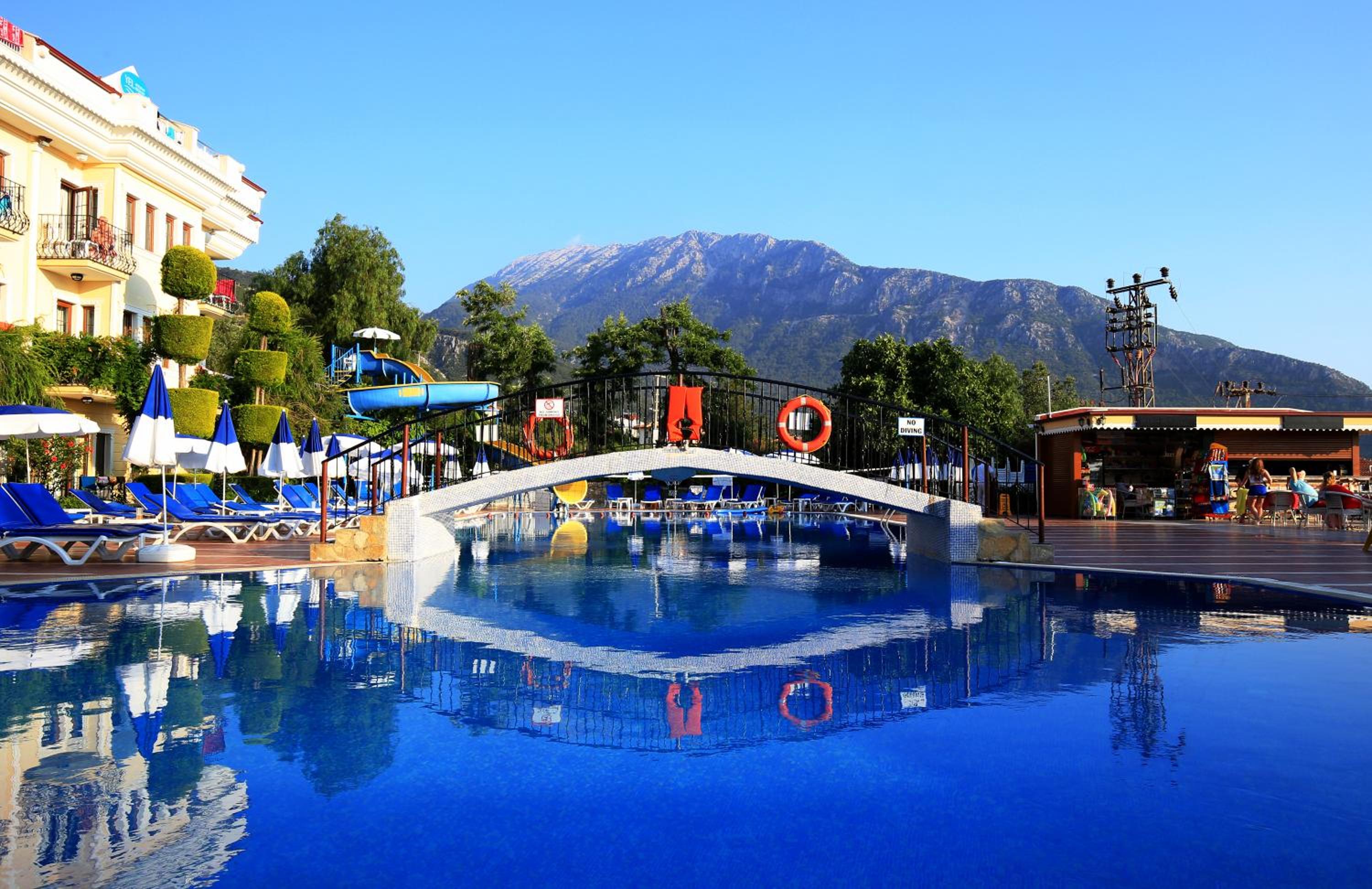 Double Or Twin Room With Pool View photo 3