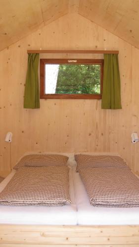 Bungalow with Terrace and Shared Bathroom photo 3