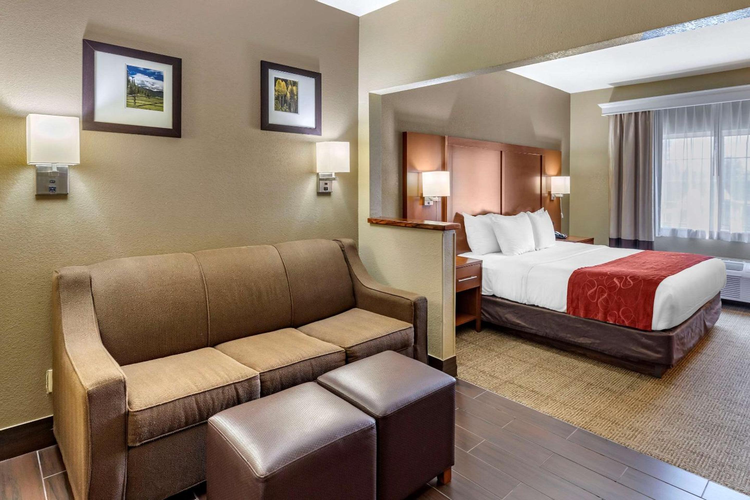King Suite - Non-Smoking photo 1