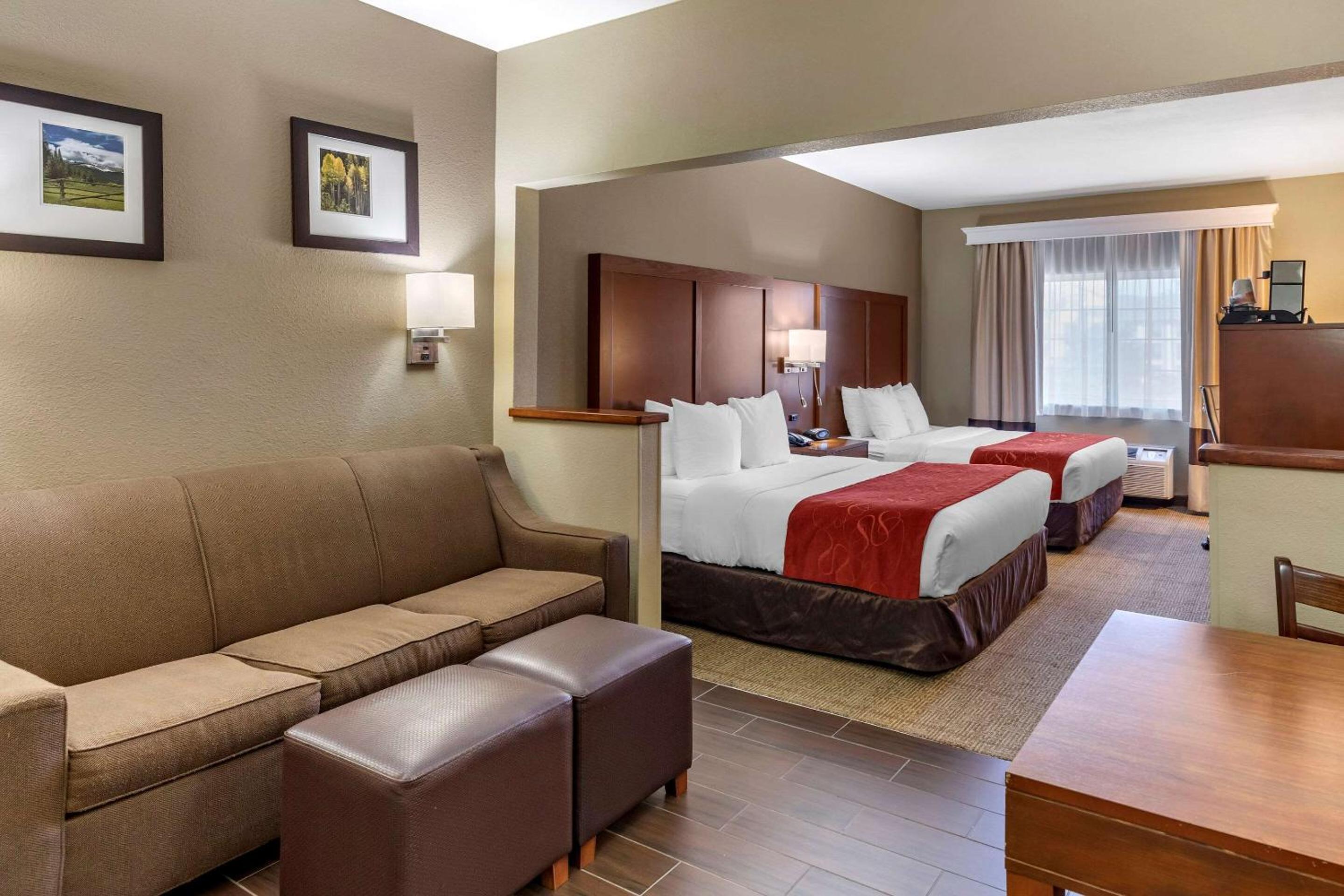 Queen Suite with Two Queen Beds - Non Smoking photo 1