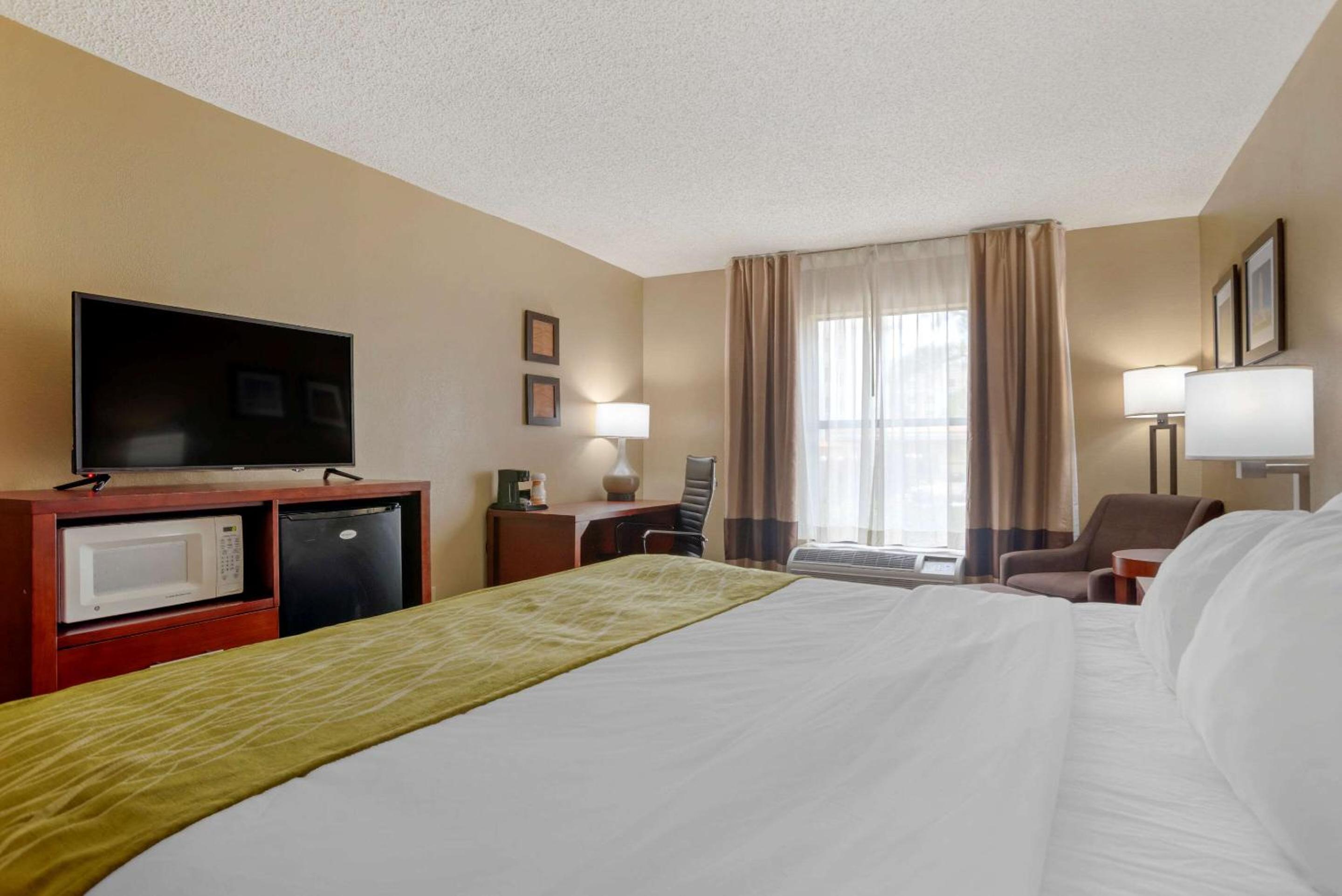 King Room - Disability Access - Non-Smoking - Photo 5
