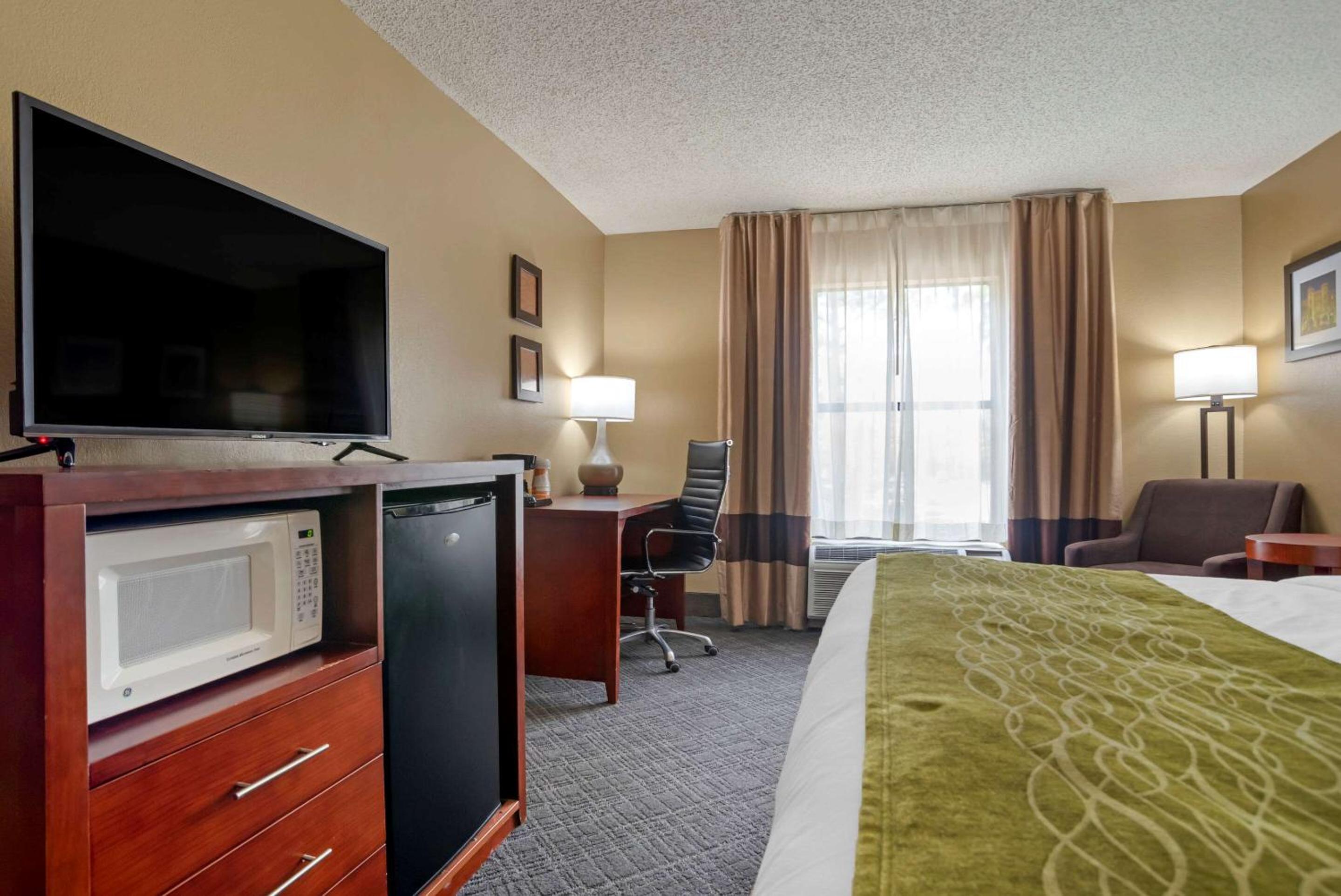 King Room - Disability Access - Non-Smoking - Photo 3