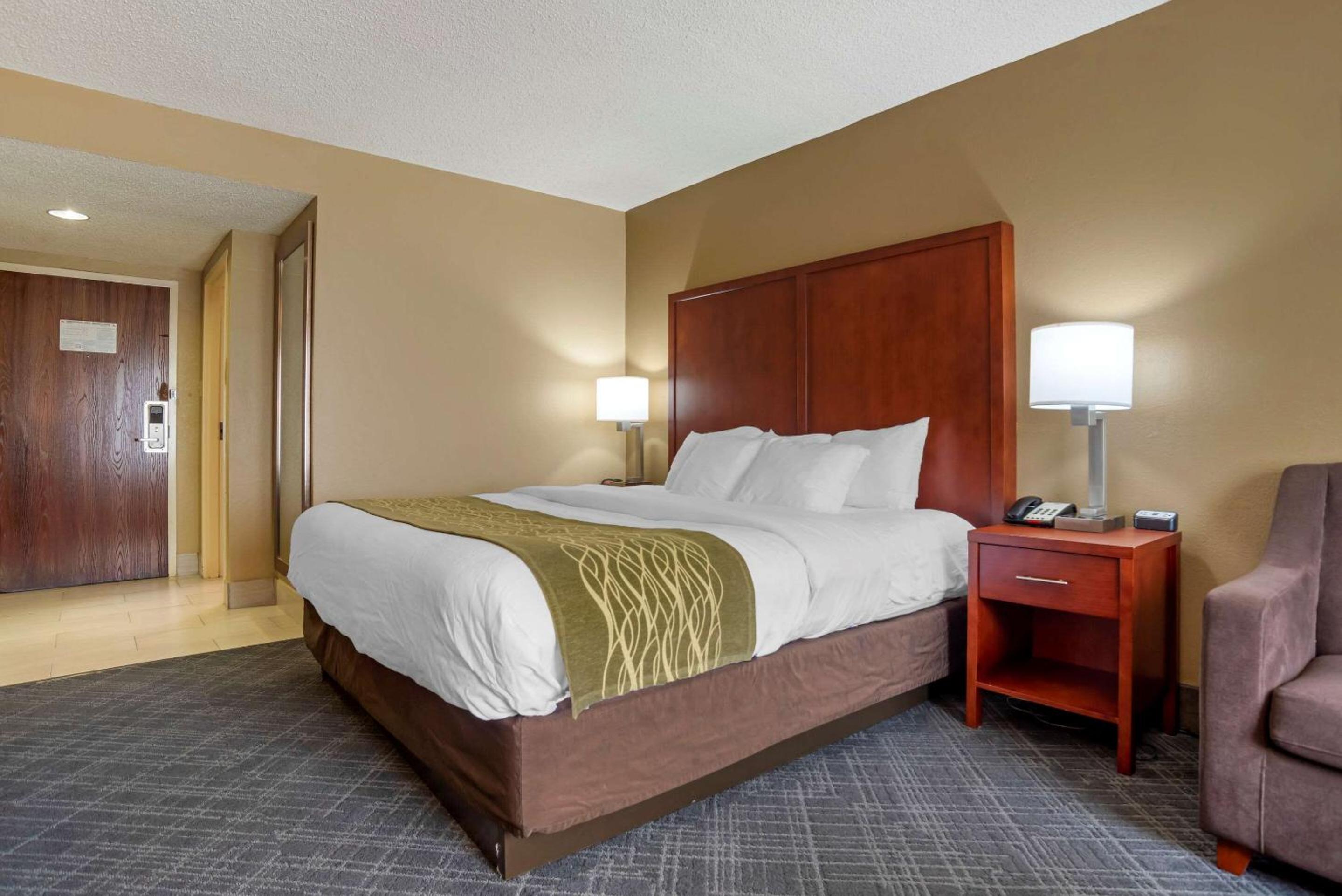 King Room - Non-Smoking - Photo 1