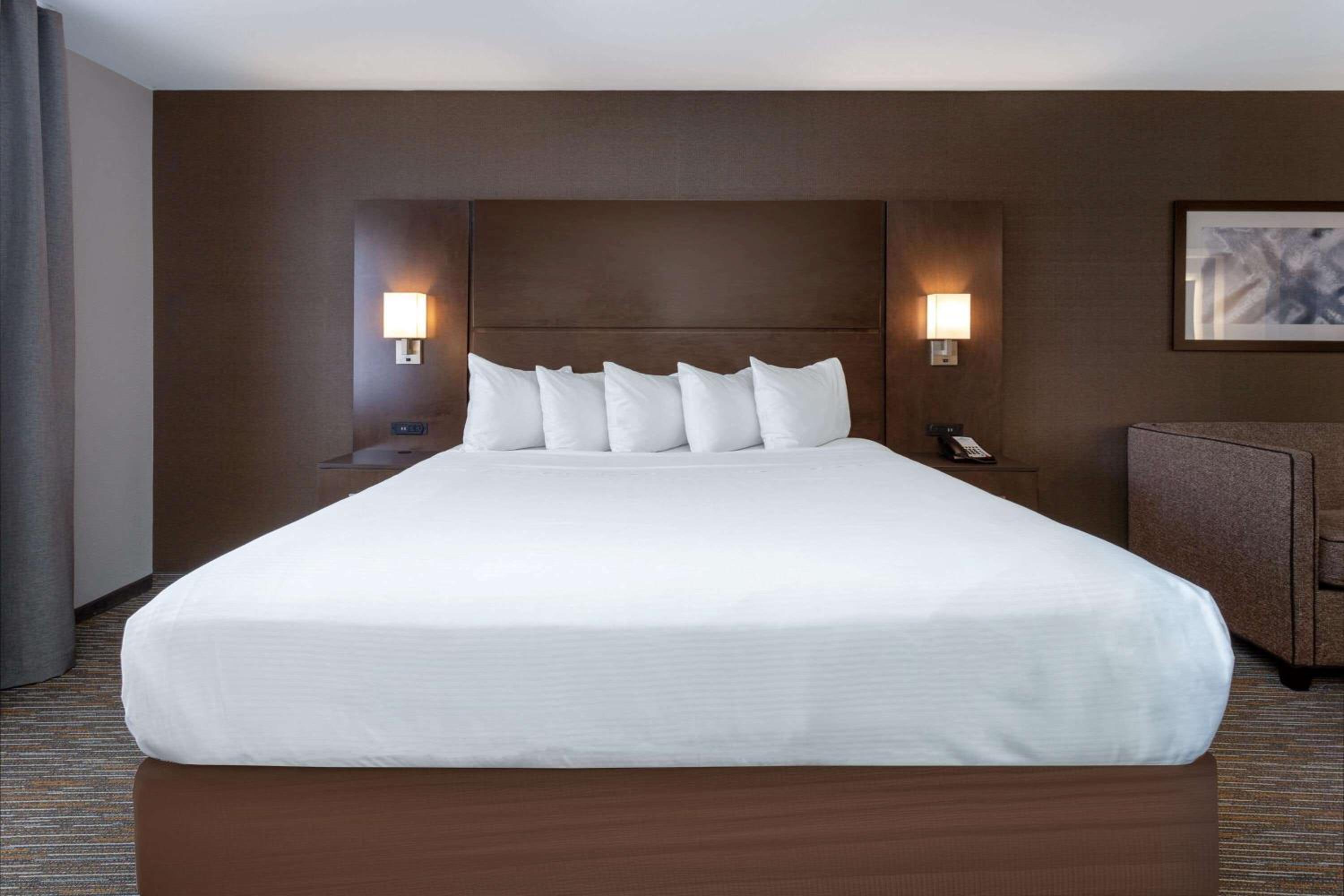 Platinum Two Room Suite - Non-Smoking photo 1