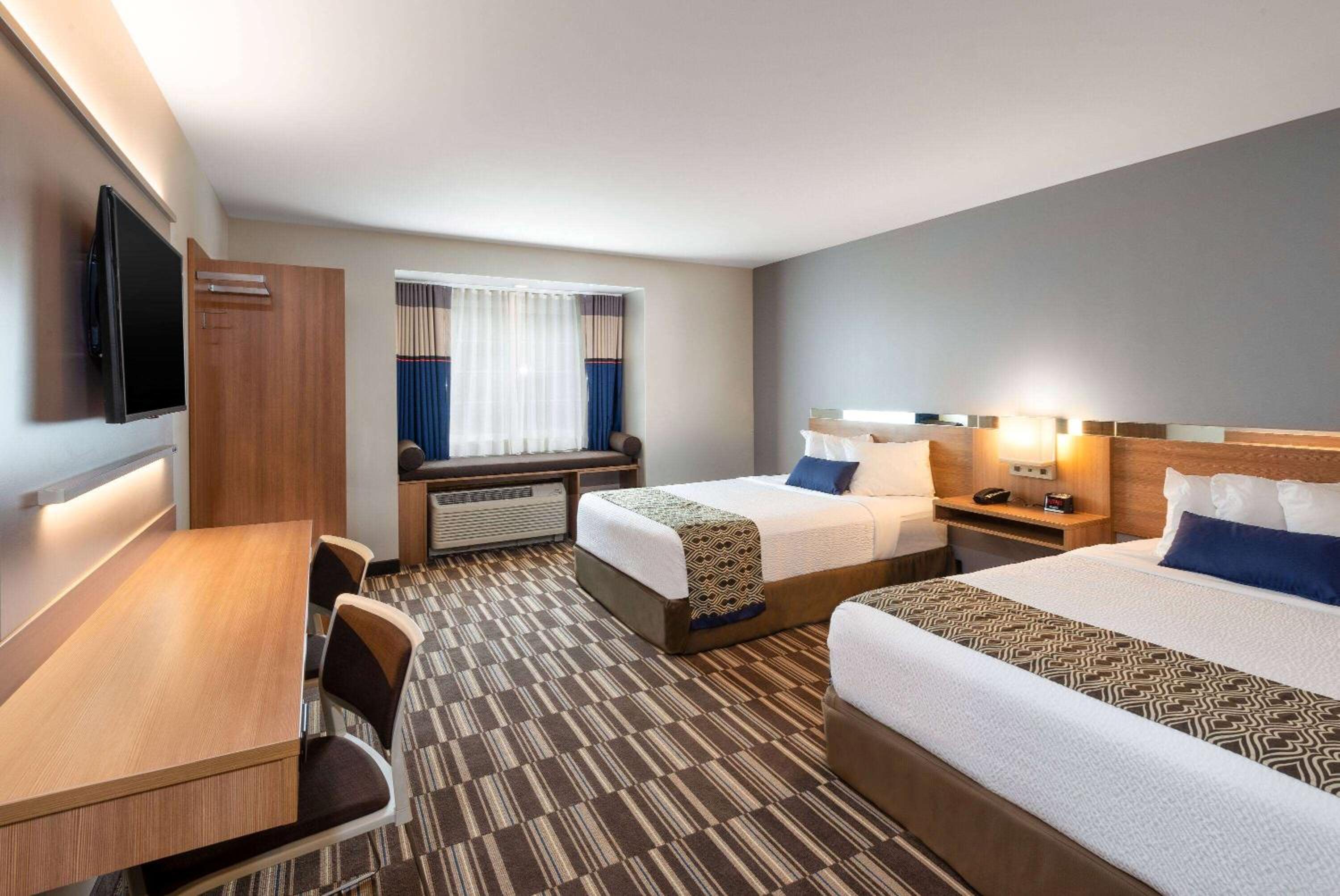 Queen Room with Two Queen Beds - Mobility Access/Non-Smoking - Photo 1