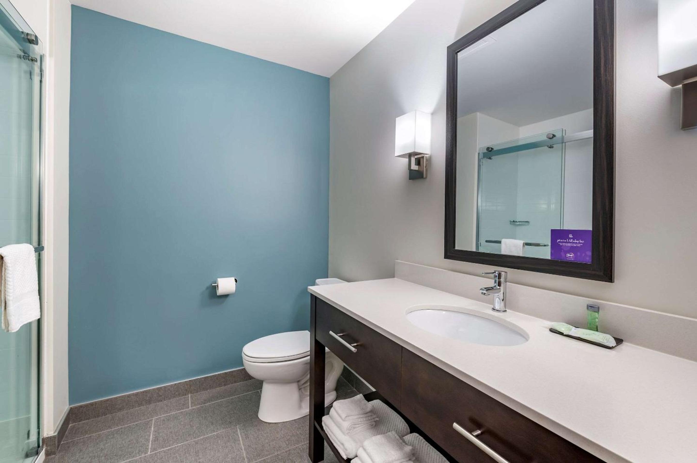 Standard King Room - Non Smoking - Photo 2