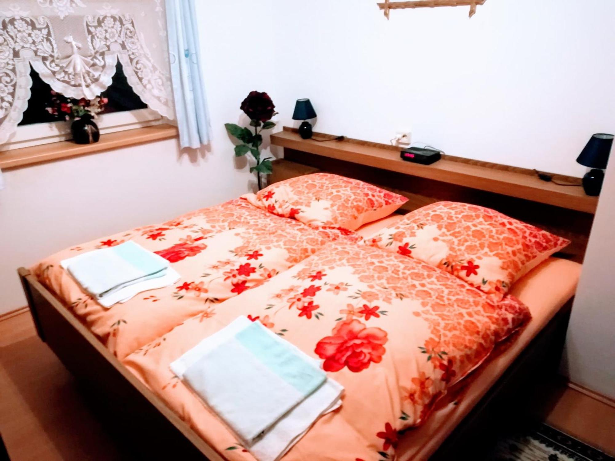One-Bedroom Apartment - Photo 1