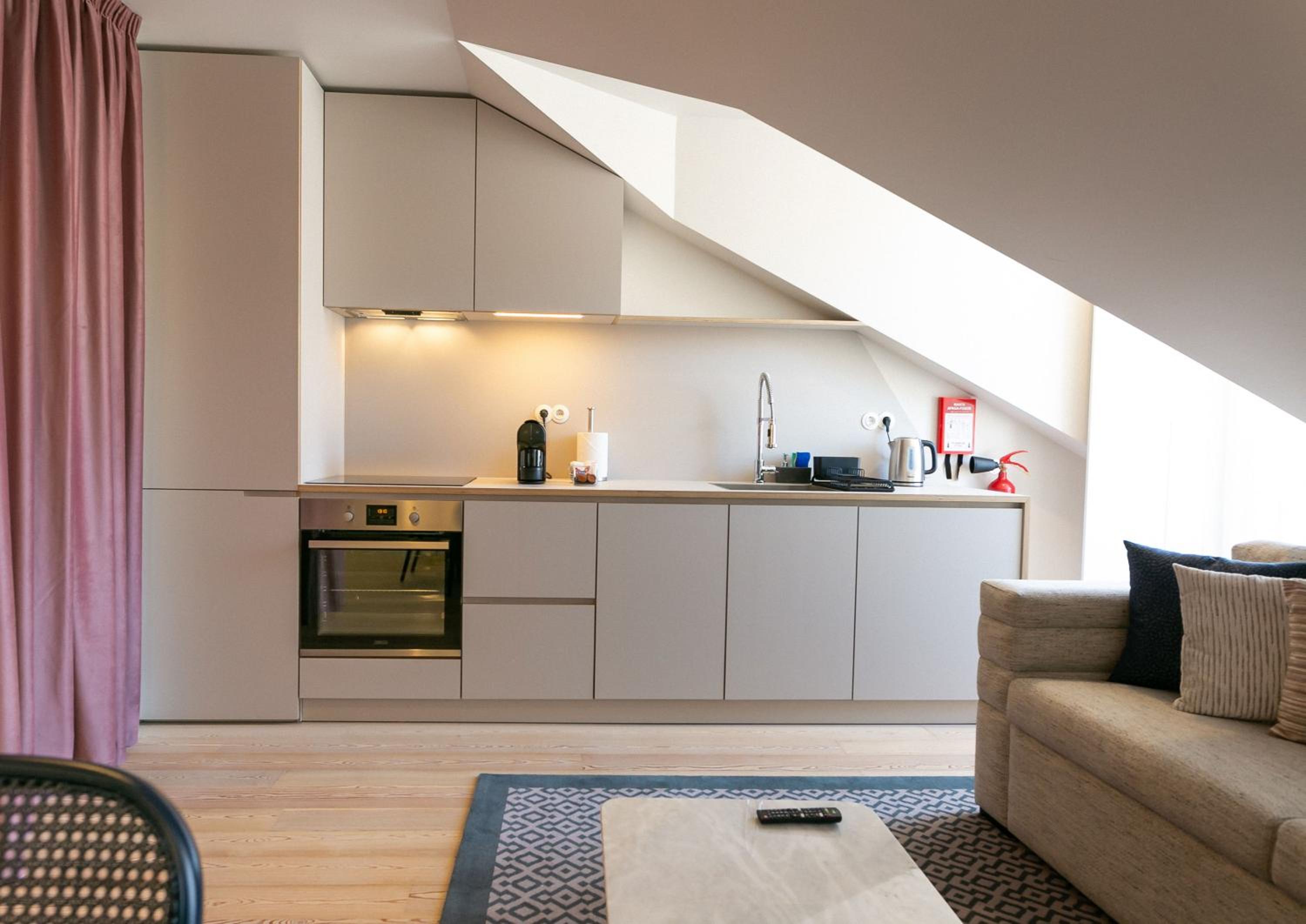 One-Bedroom Apartment with Castle View - Photo 2