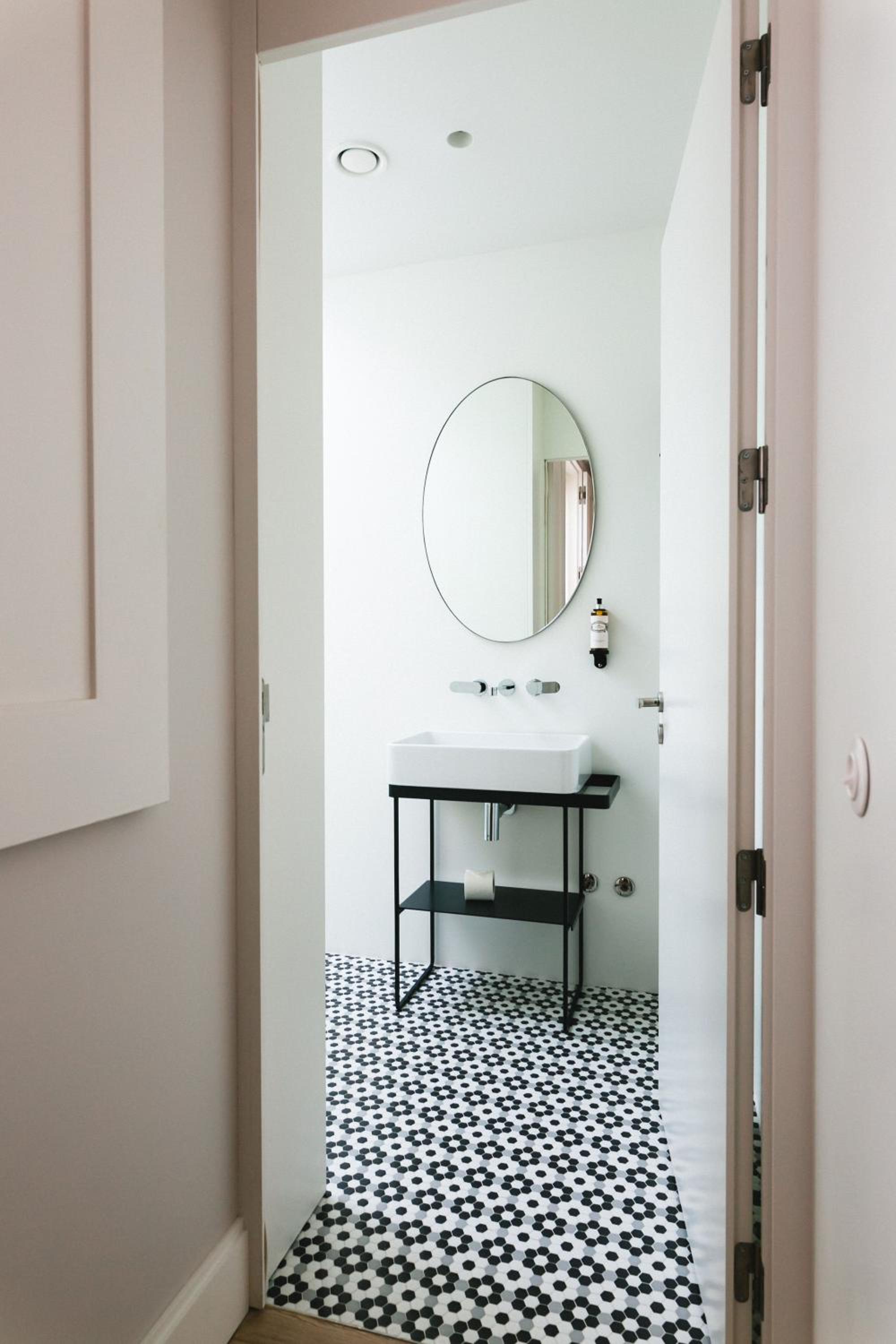 One-Bedroom Apartment with Convent View  photo 3