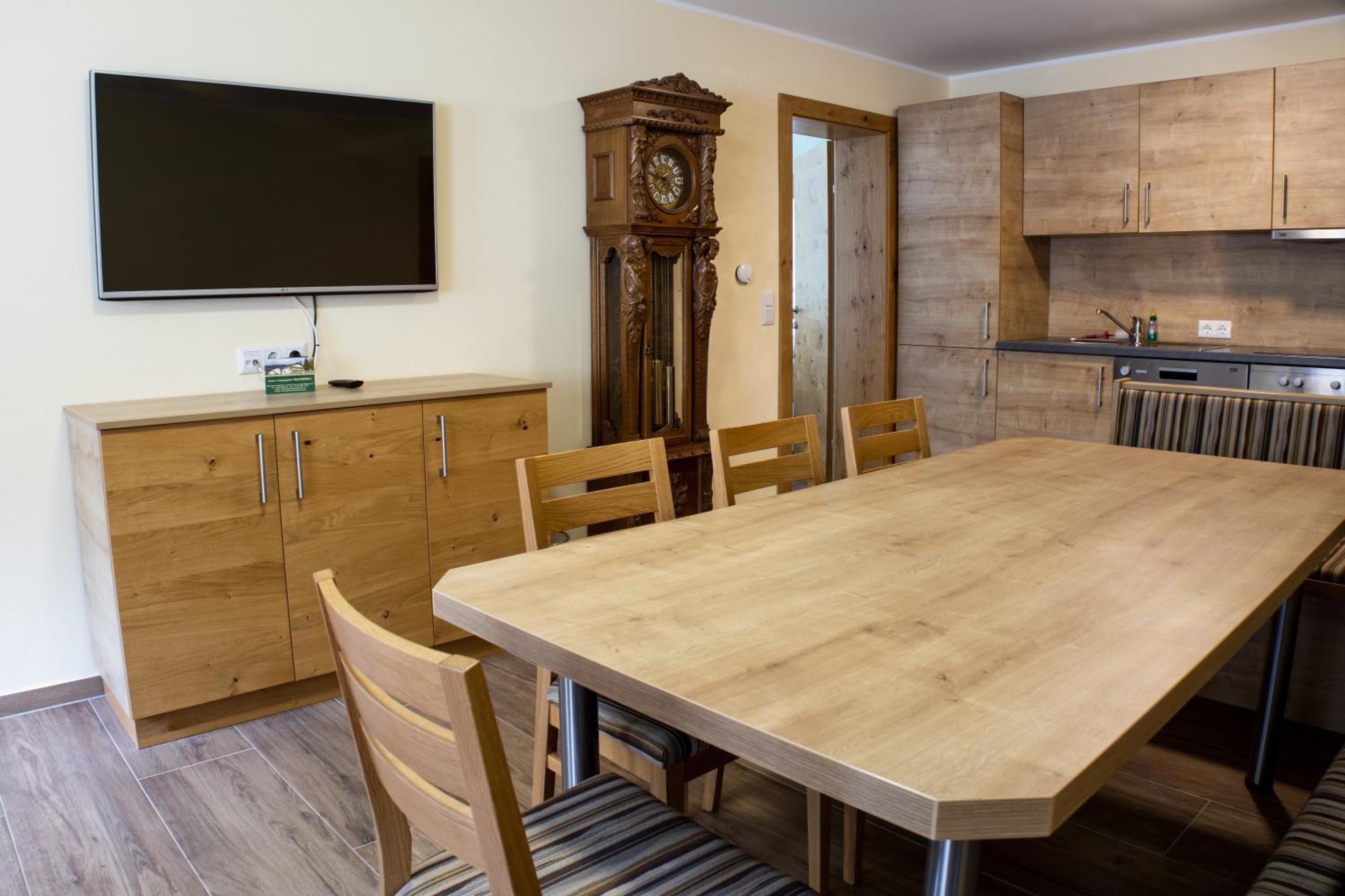 Two-Bedroom Apartment - Photo 7