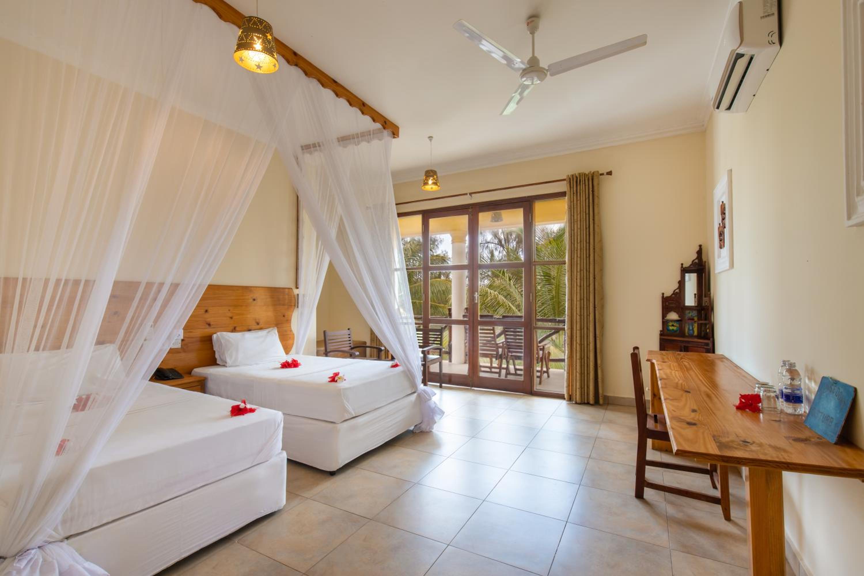 Double or Twin Room with Courtyard View photo 3
