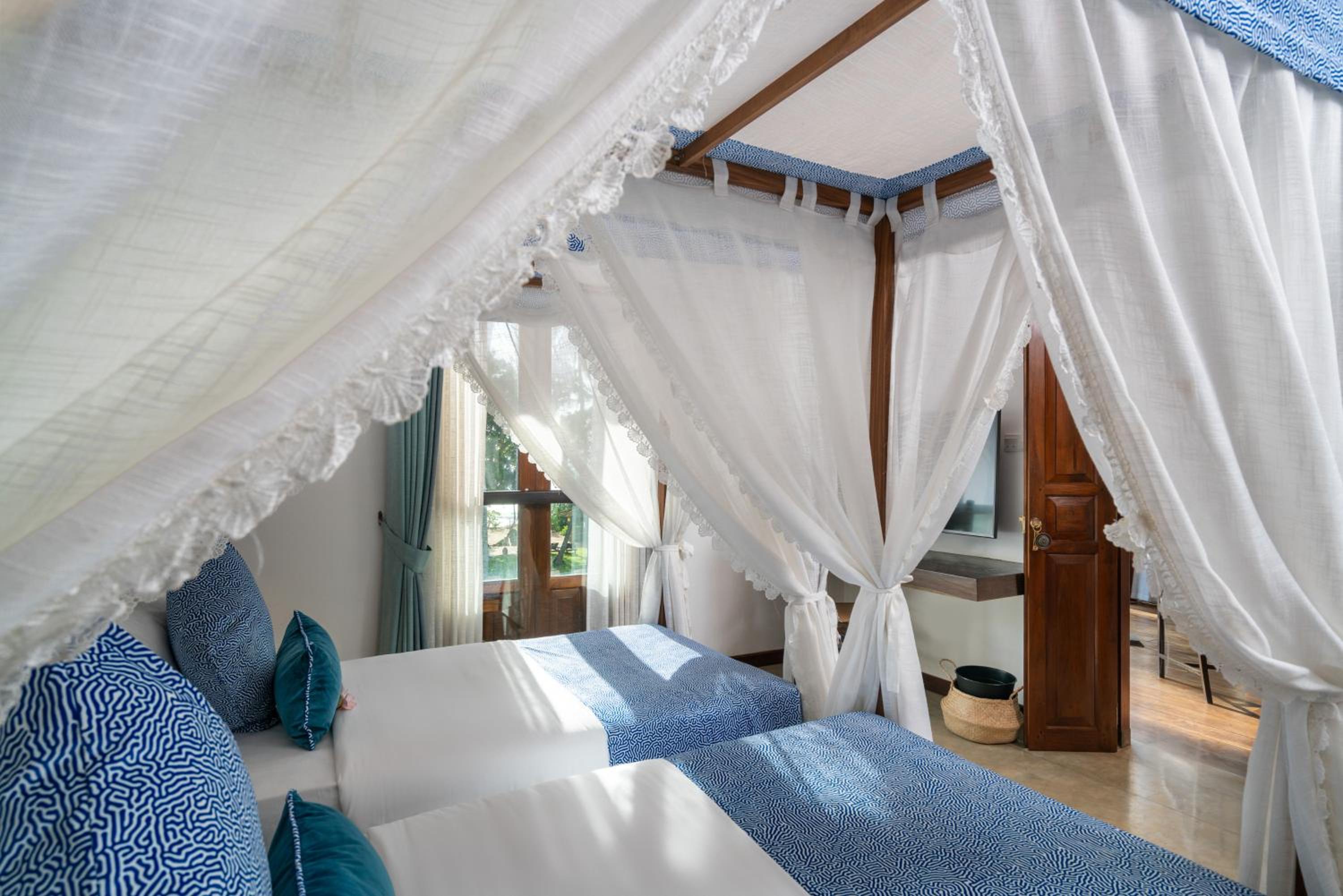 Deluxe Twin Room with Sea View - Early Check-in & Late Check-out (12 NOON & 2 PM on Subject to availability) & Kids under 5 years stay and dine for FREE