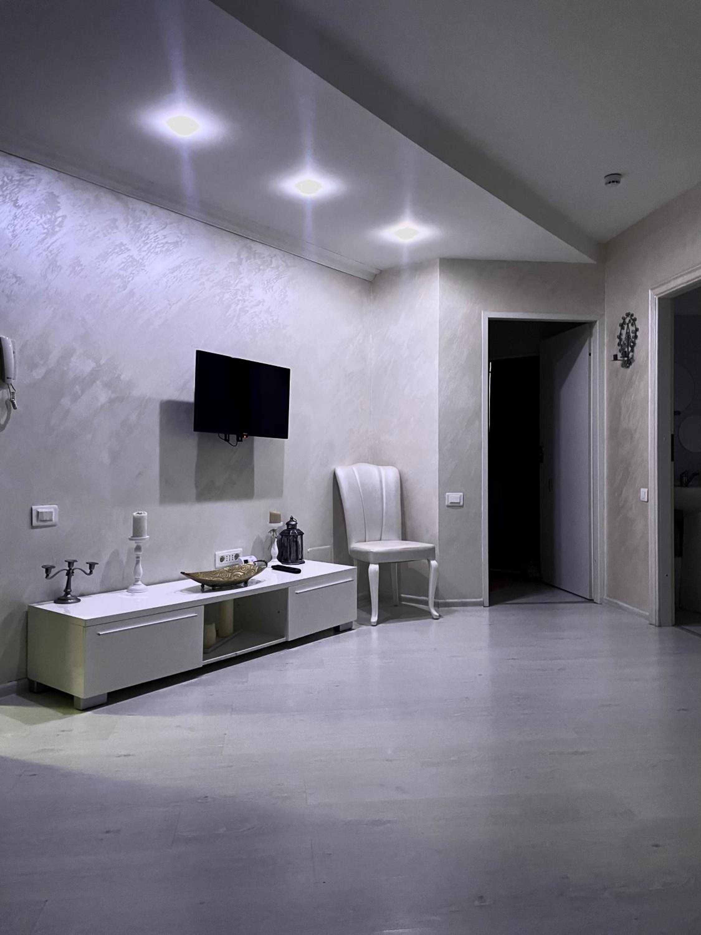 One-Bedroom Apartment with Balcony - Photo 14
