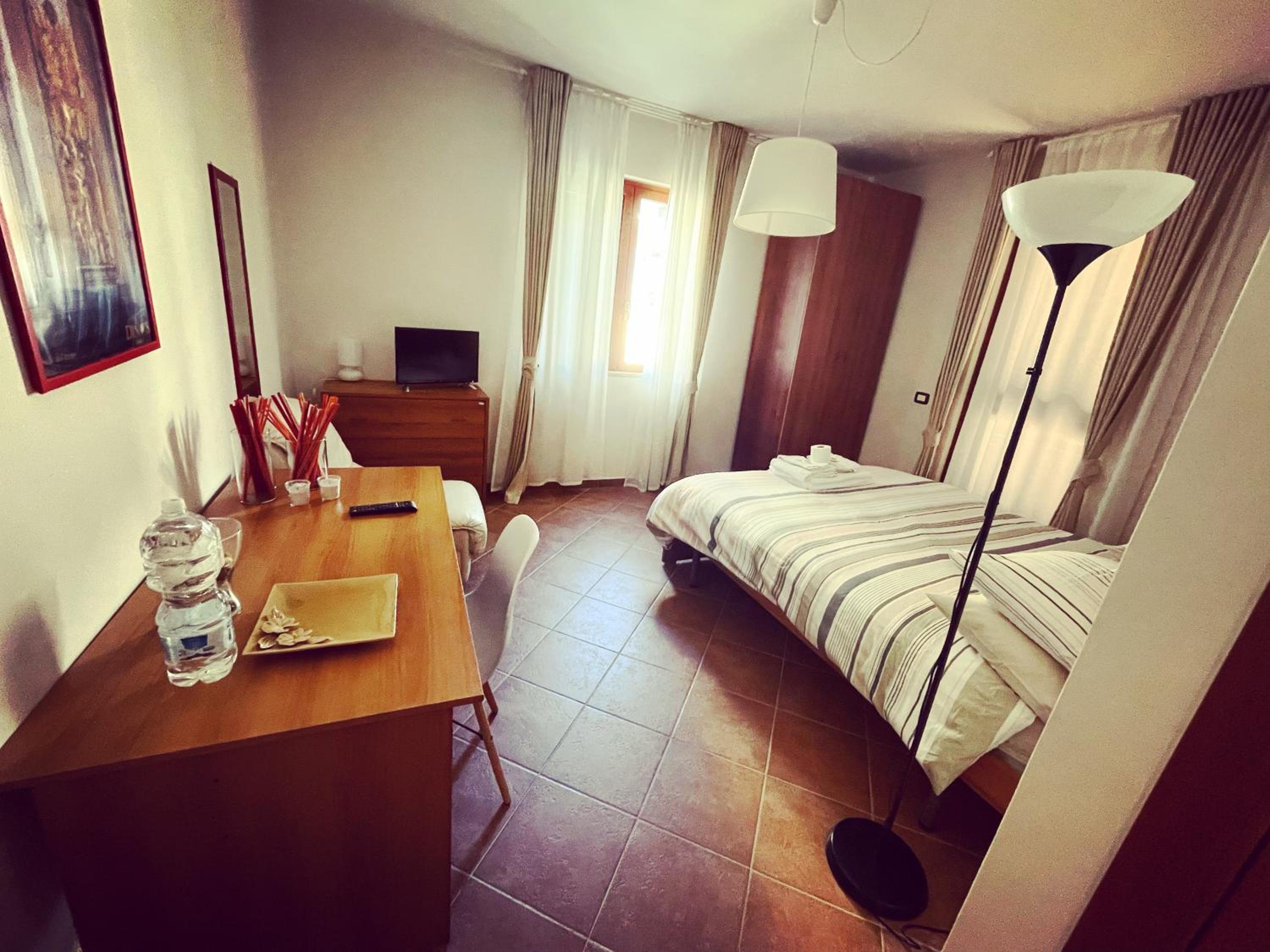 Large Double Room - Photo 14