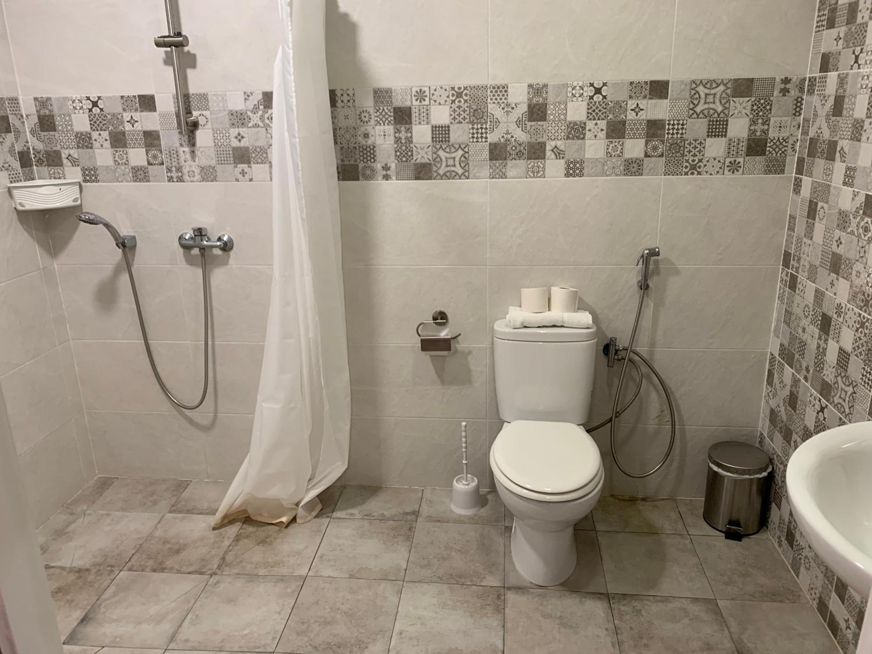 Triple Room with Private Bathroom - Photo 6