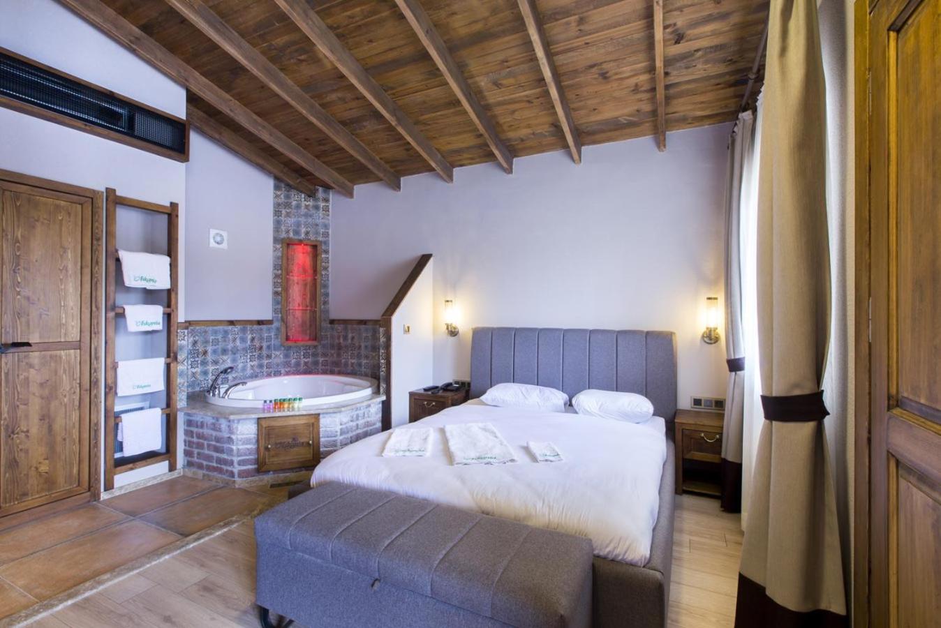 Suite with Pool View