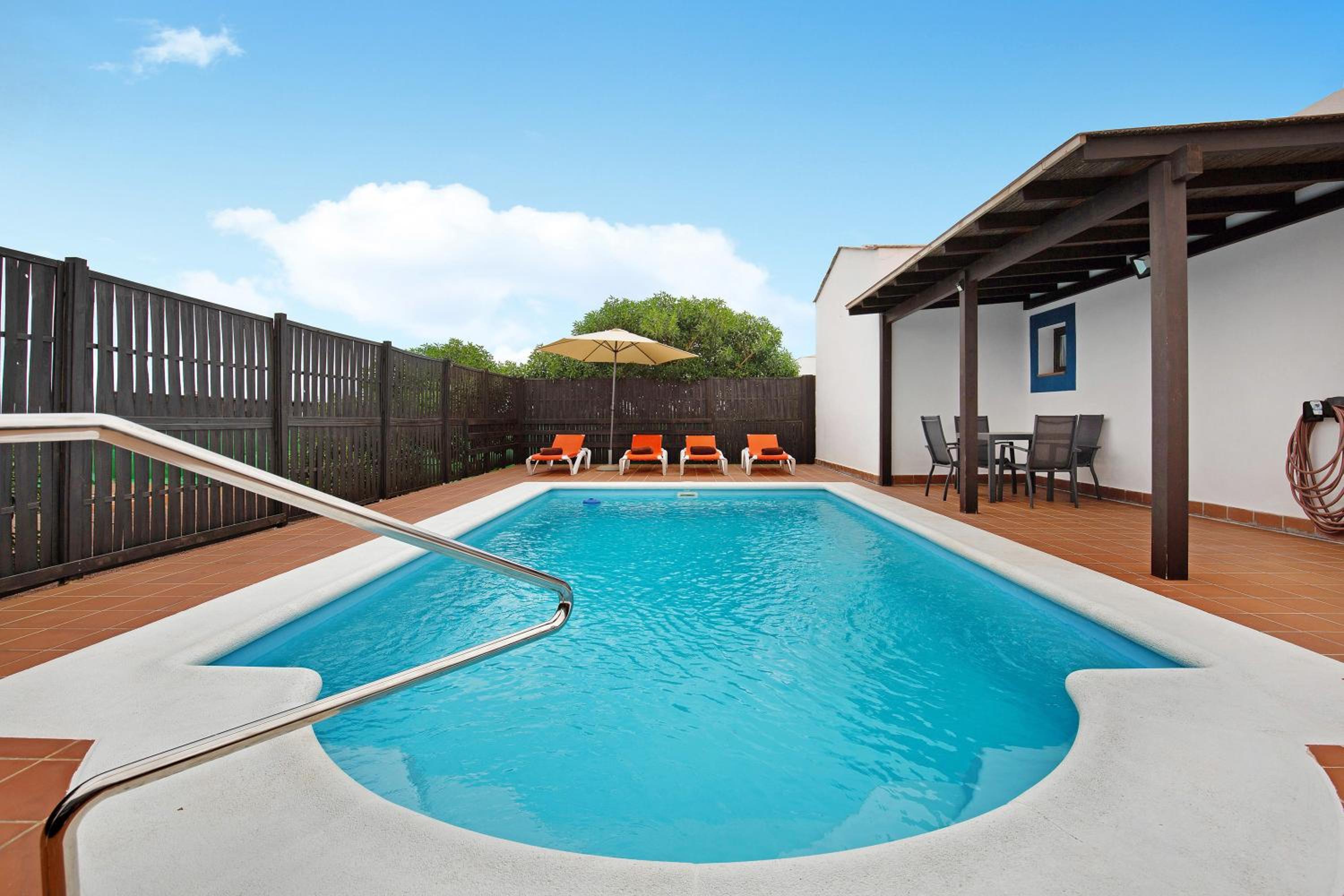 Villa with Garden View - Photo 18