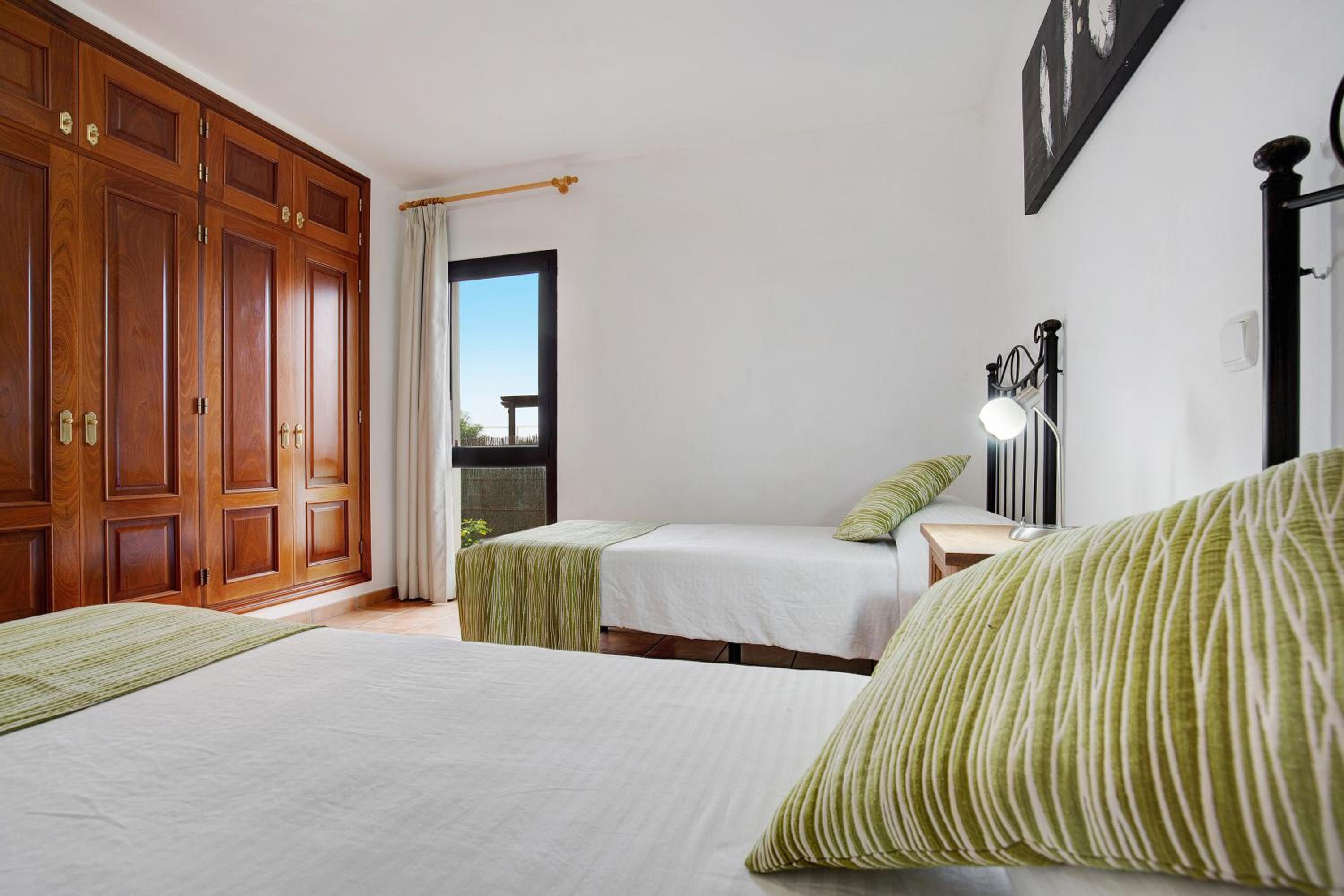 Villa with Garden View - Photo 14