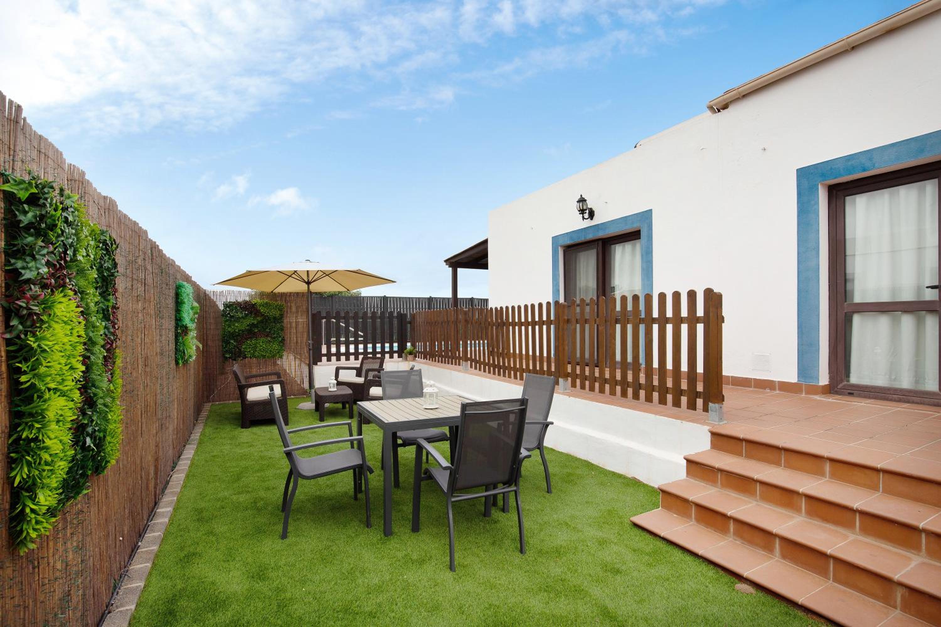 Villa with Garden View - Photo 28