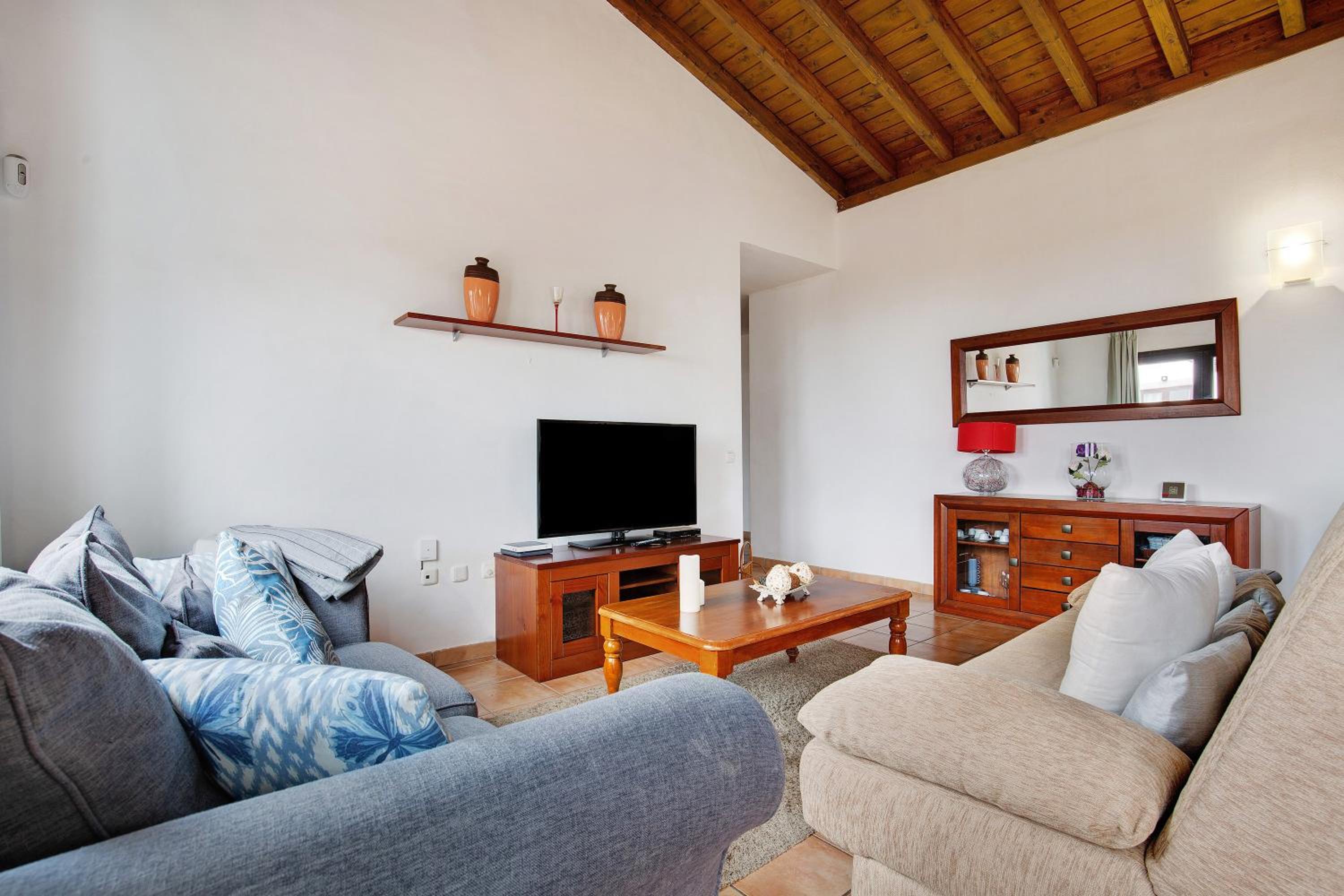 Villa with Garden View - Photo 11