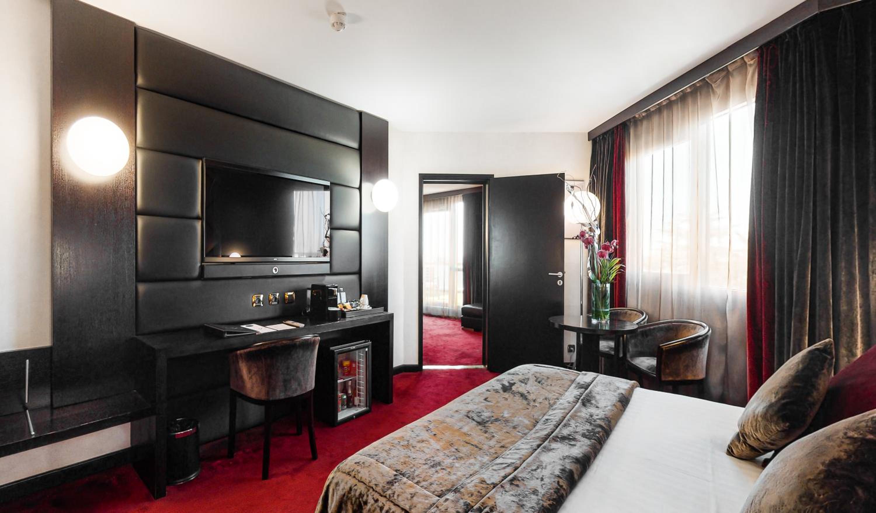 Suite - Photo 2
