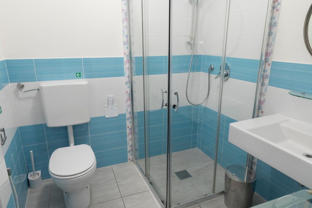 Triple Room - Photo 7
