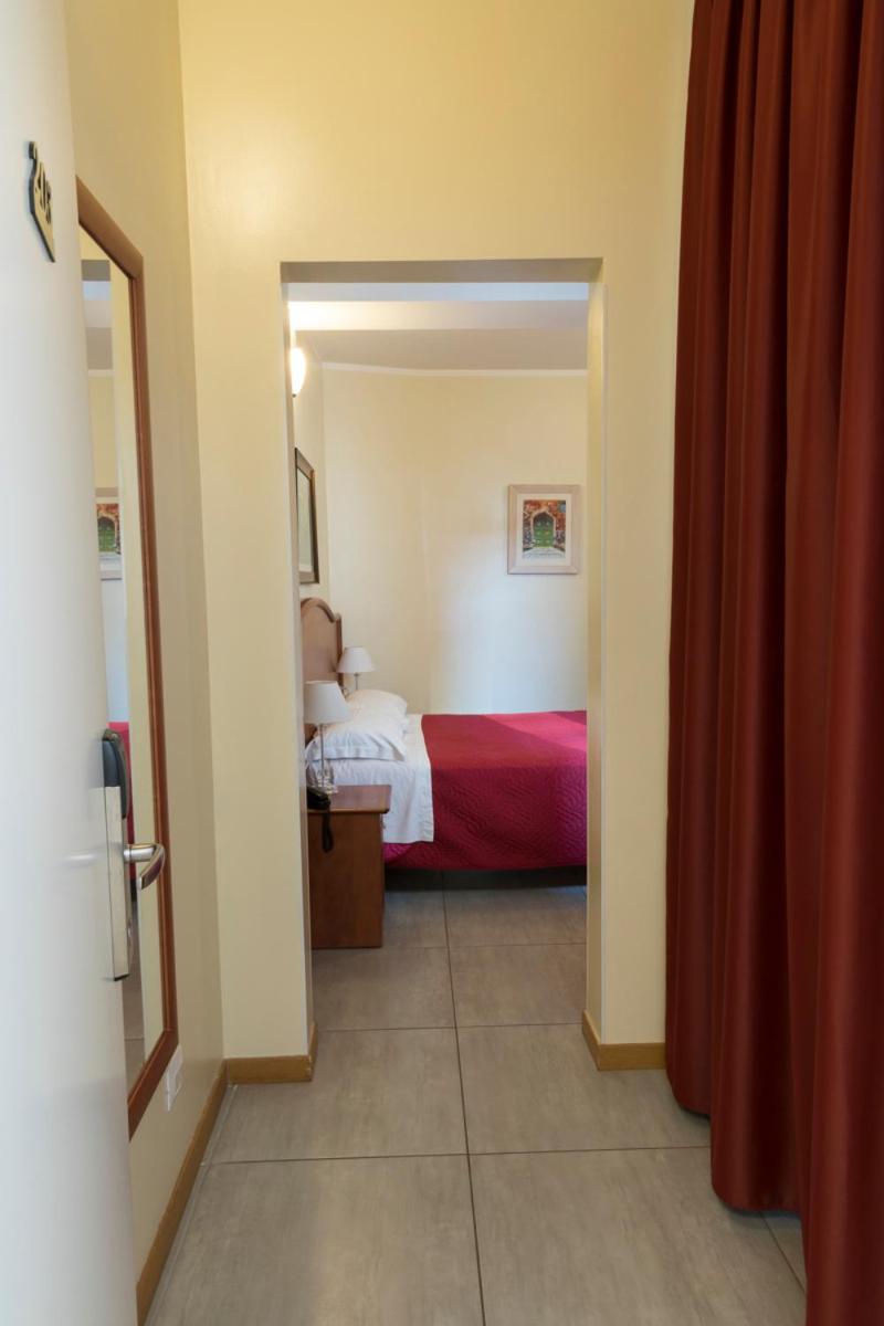 Double Room - Photo 9