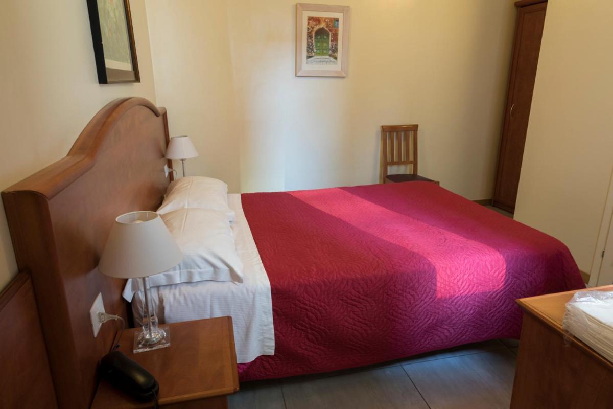Double Room - Photo 10