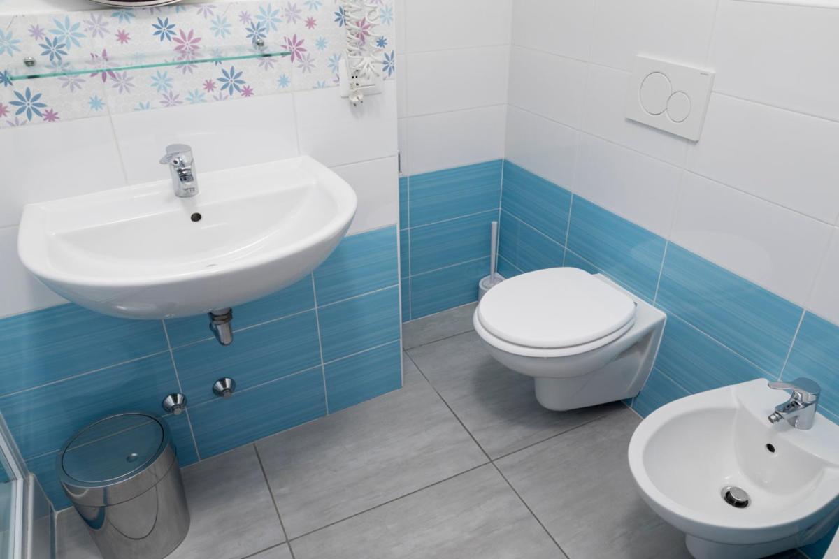 Double Room - Photo 12