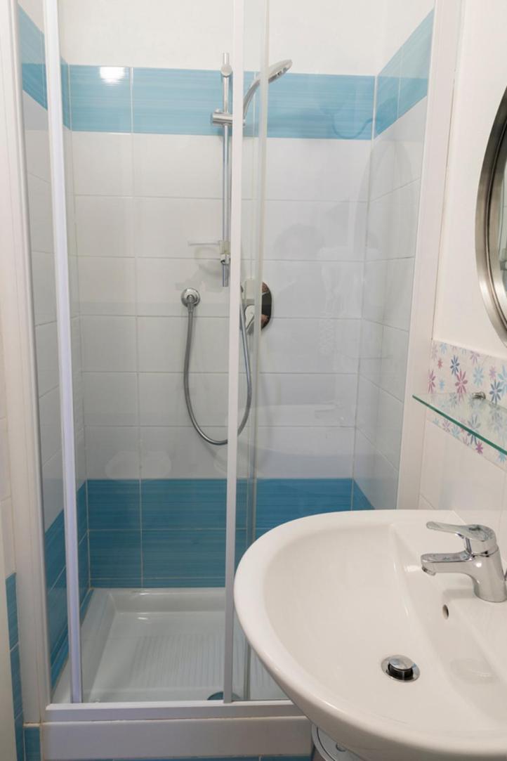 Double Room - Photo 14