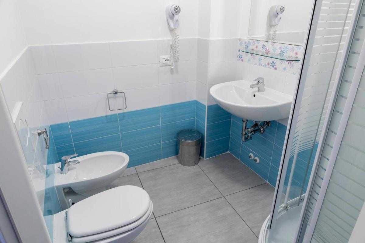 Double Room - Photo 6