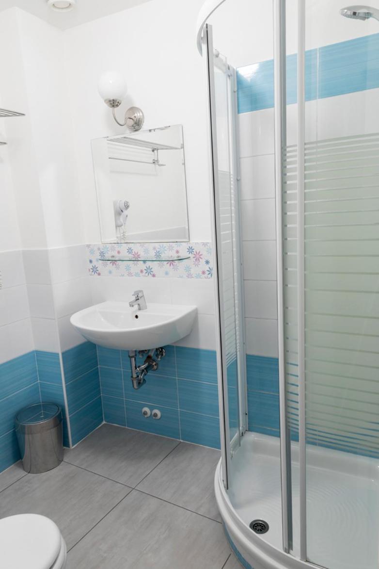 Double Room - Photo 7