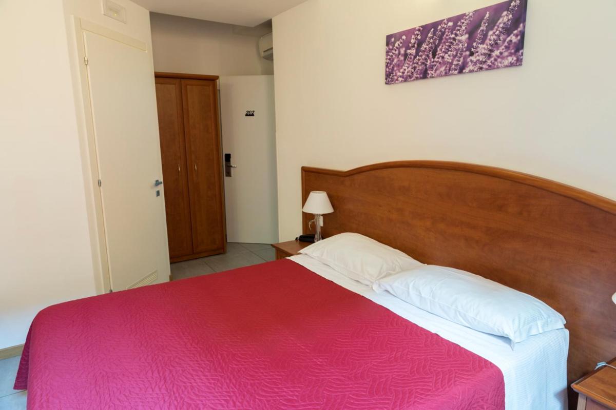 Double Room - Photo 5