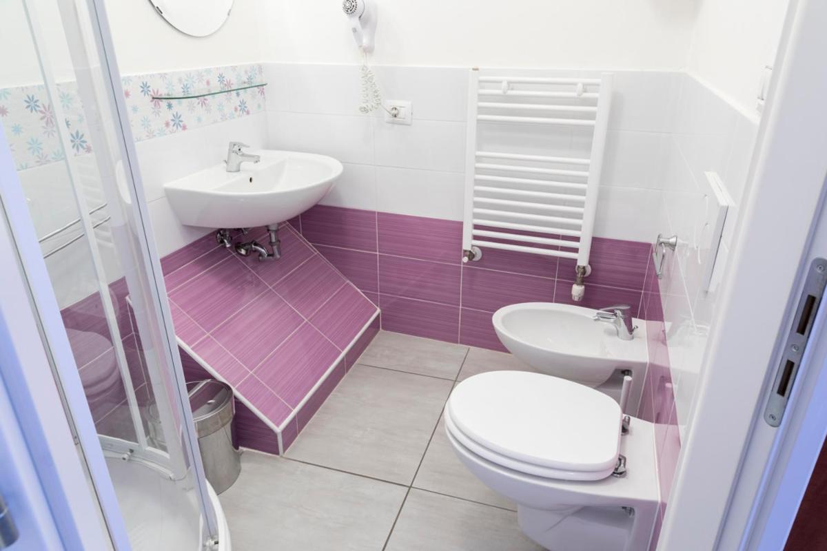 Double Room - Photo 3