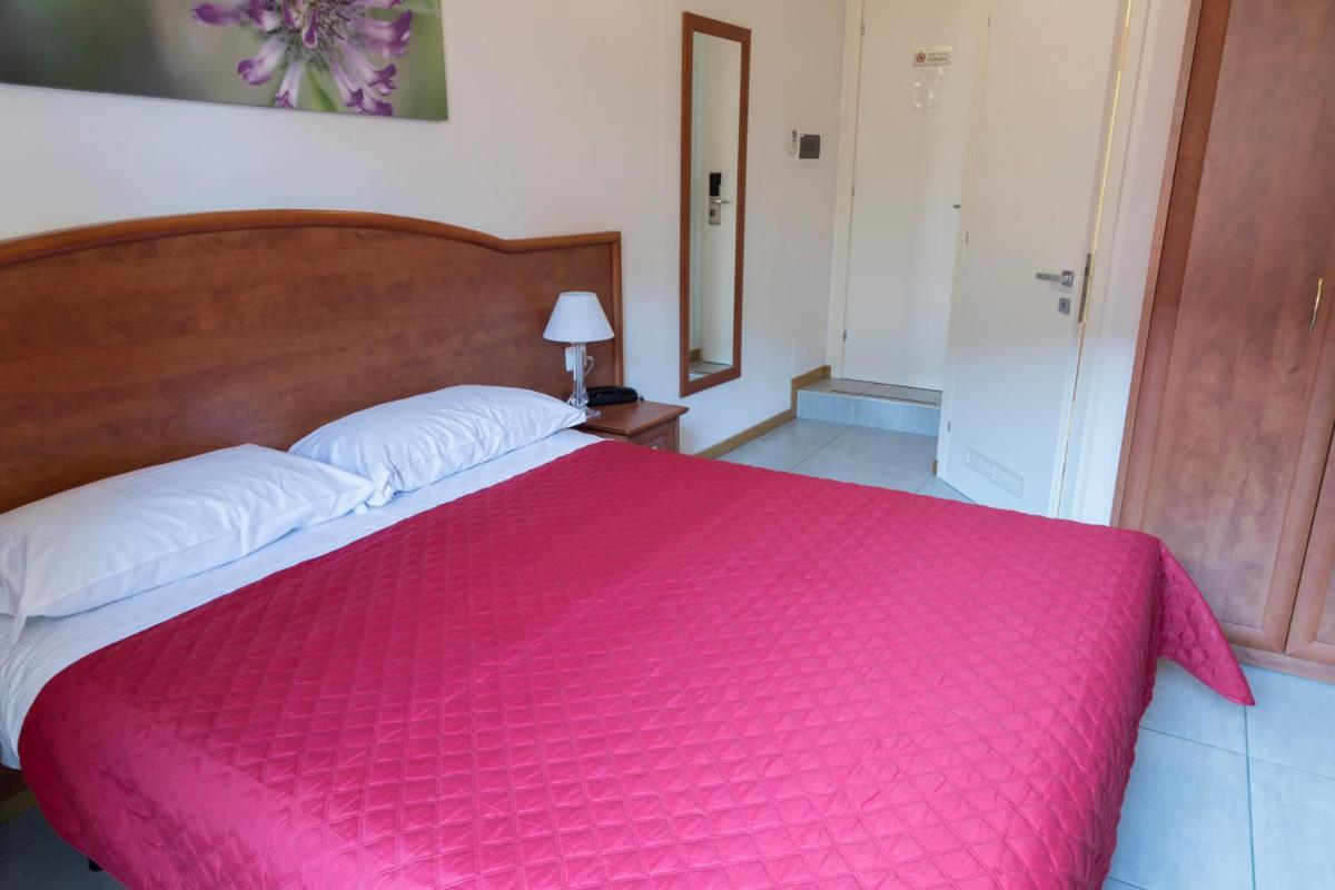Double Room - Photo 17