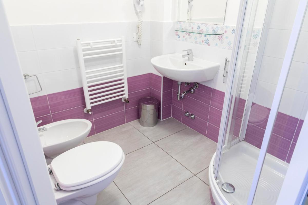 Double Room - Photo 22