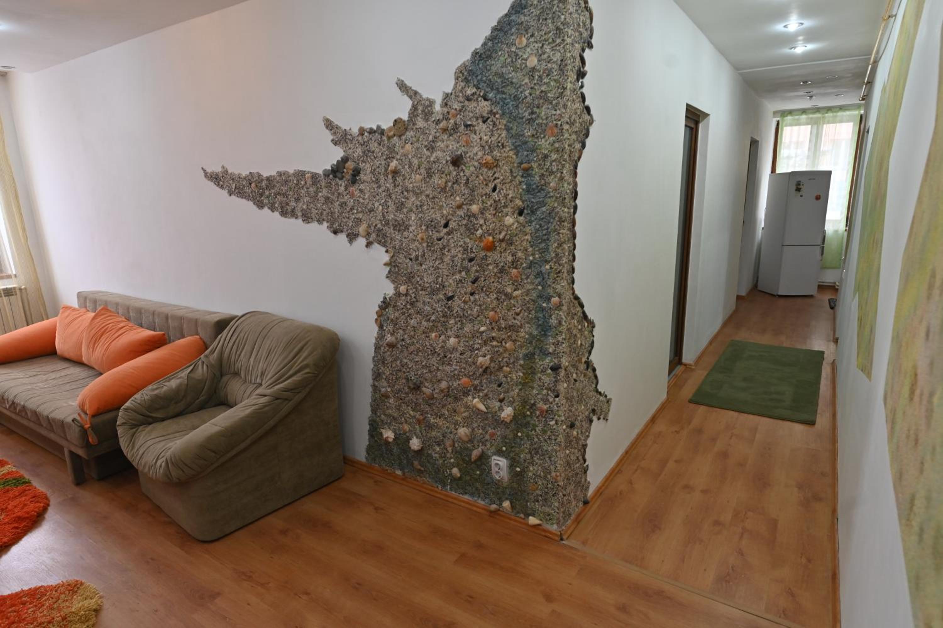 Two-Bedroom Apartment - Photo 7