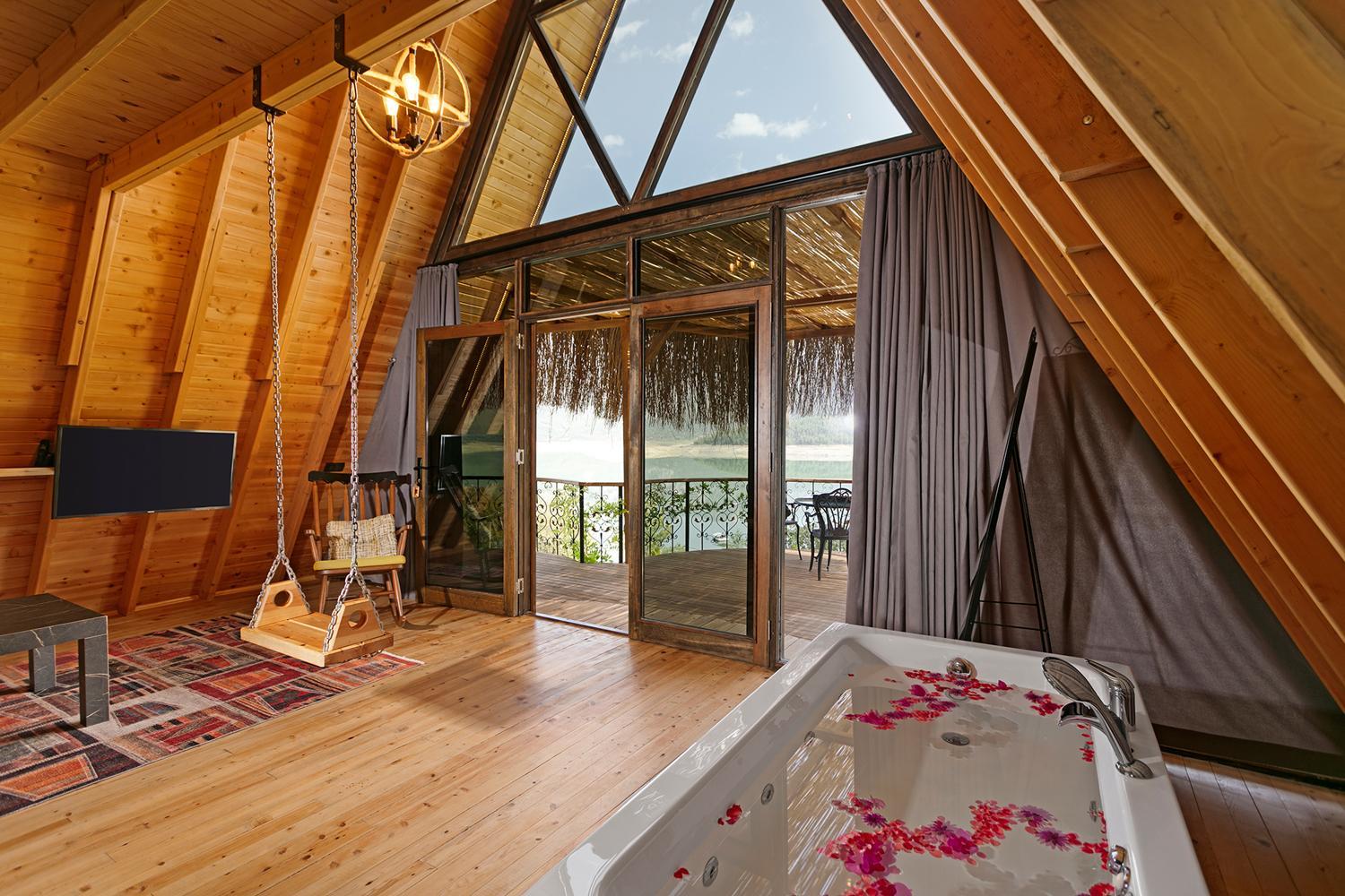 Deluxe Bungalow - Photo 3