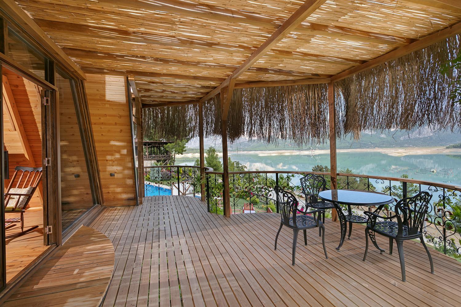 Deluxe Bungalow - Photo 9