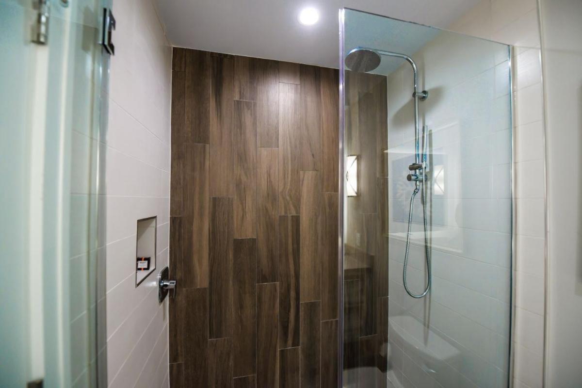 King Suite with Ocean View - Photo 6