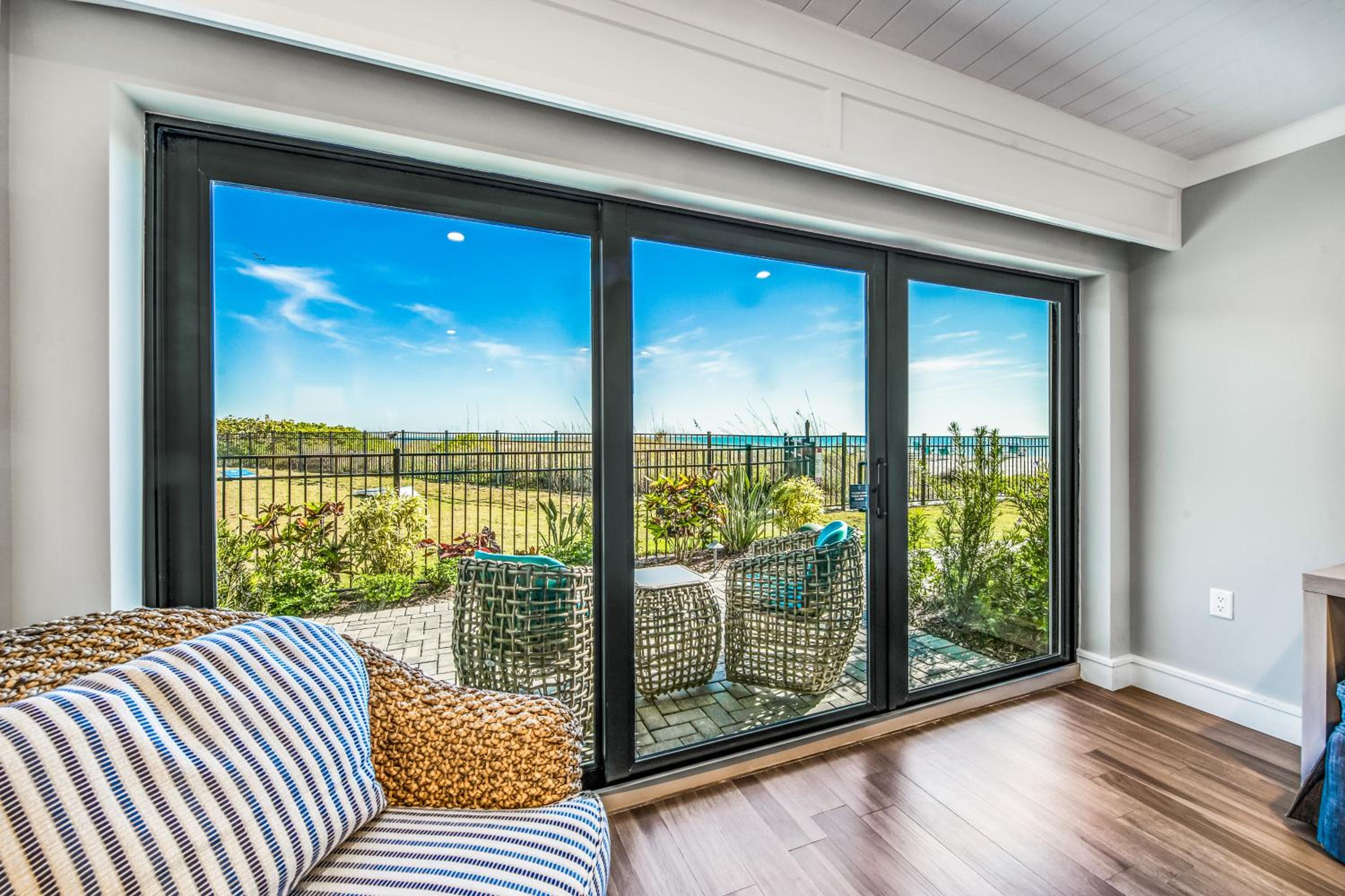Studio with Pool View - Photo 14