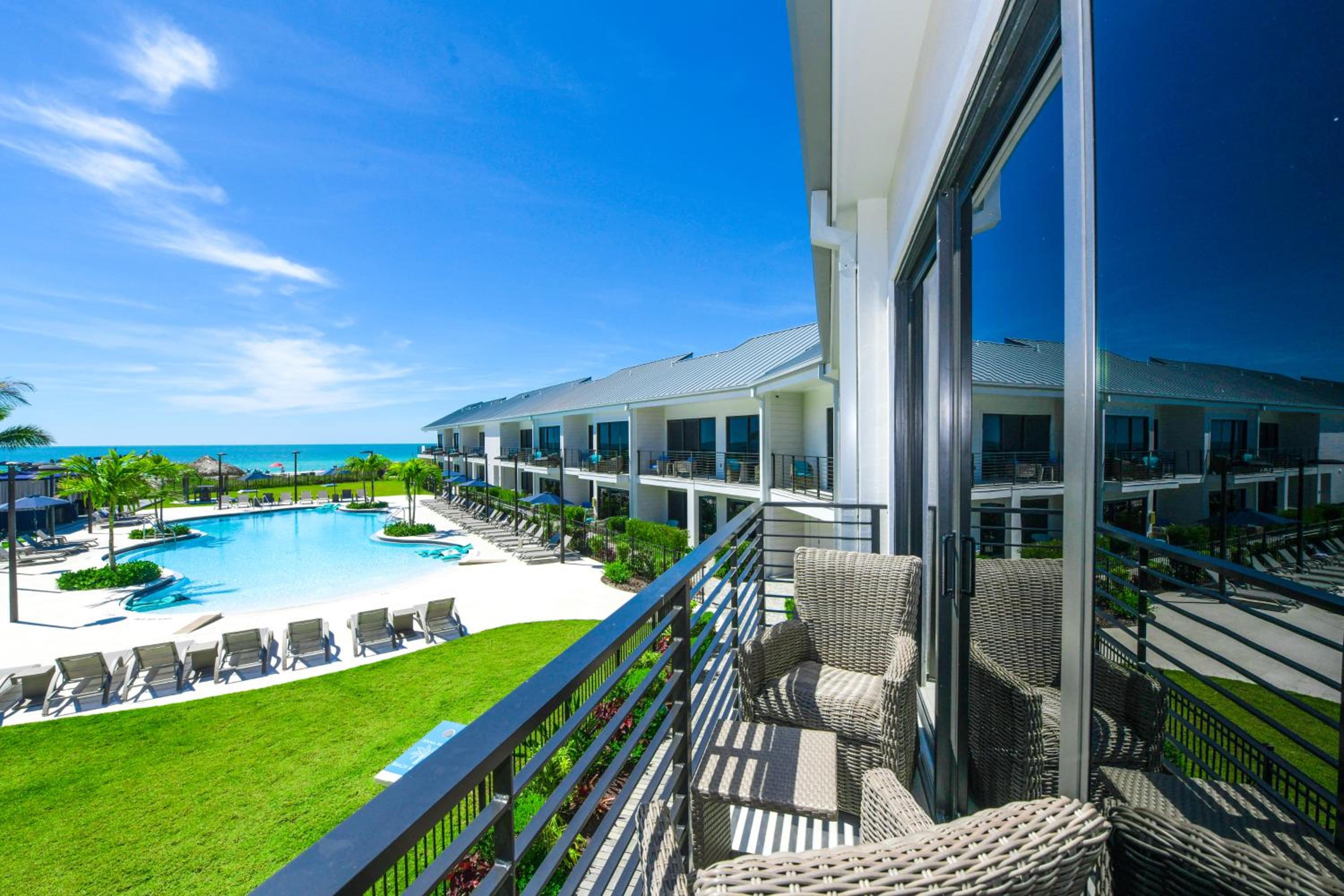 Studio with Pool View - Photo 7