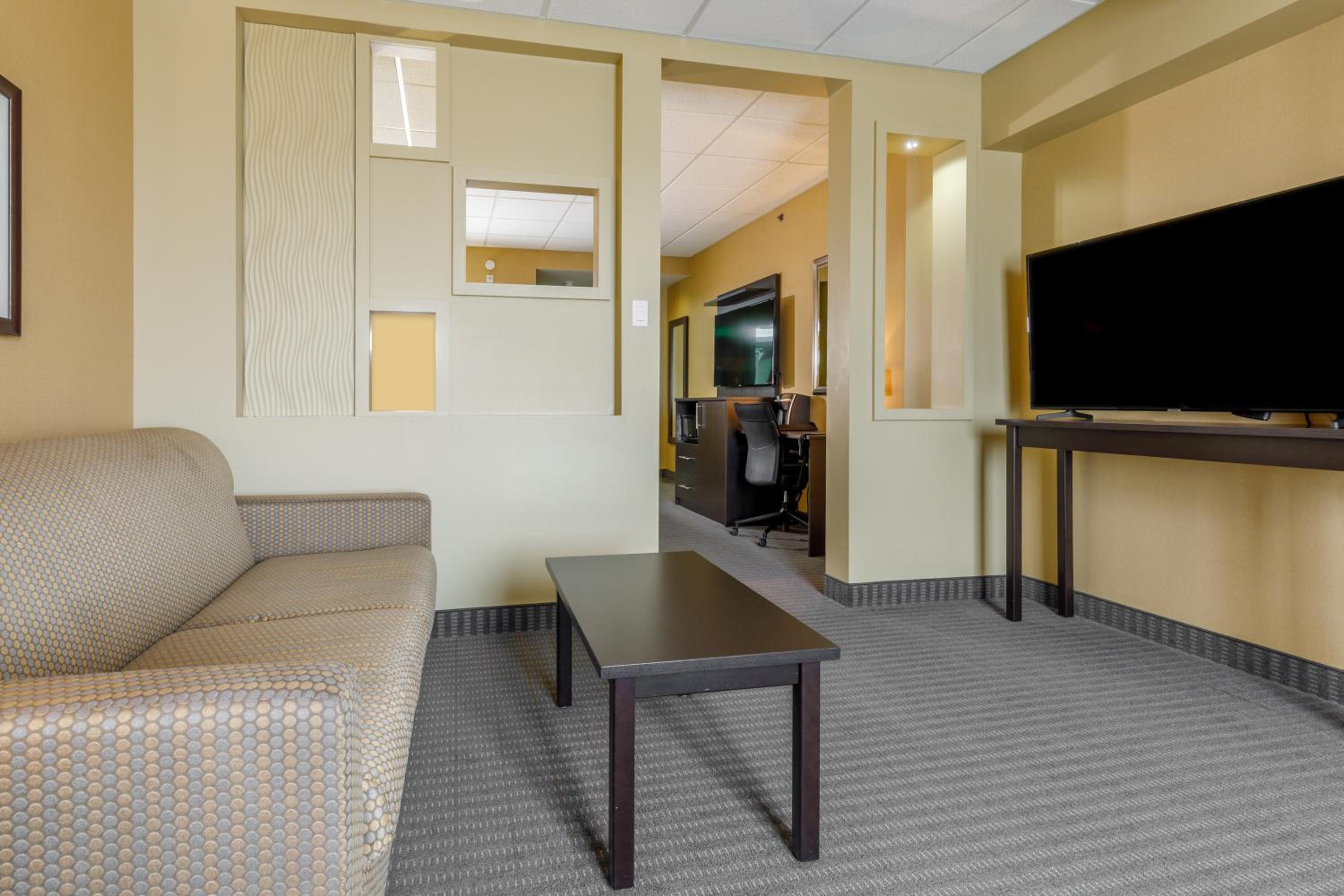 Junior King Suite - Non-Smoking - Photo 4