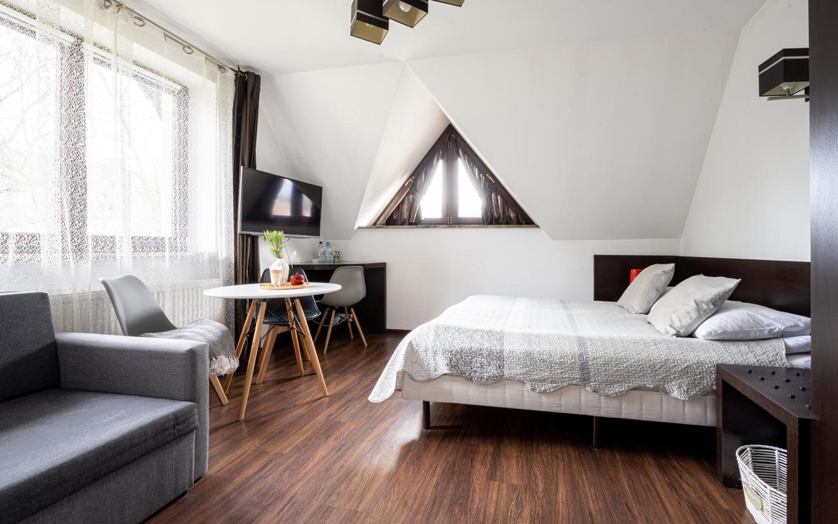 Double Room (2 Adults + 1 Child) - Photo 1