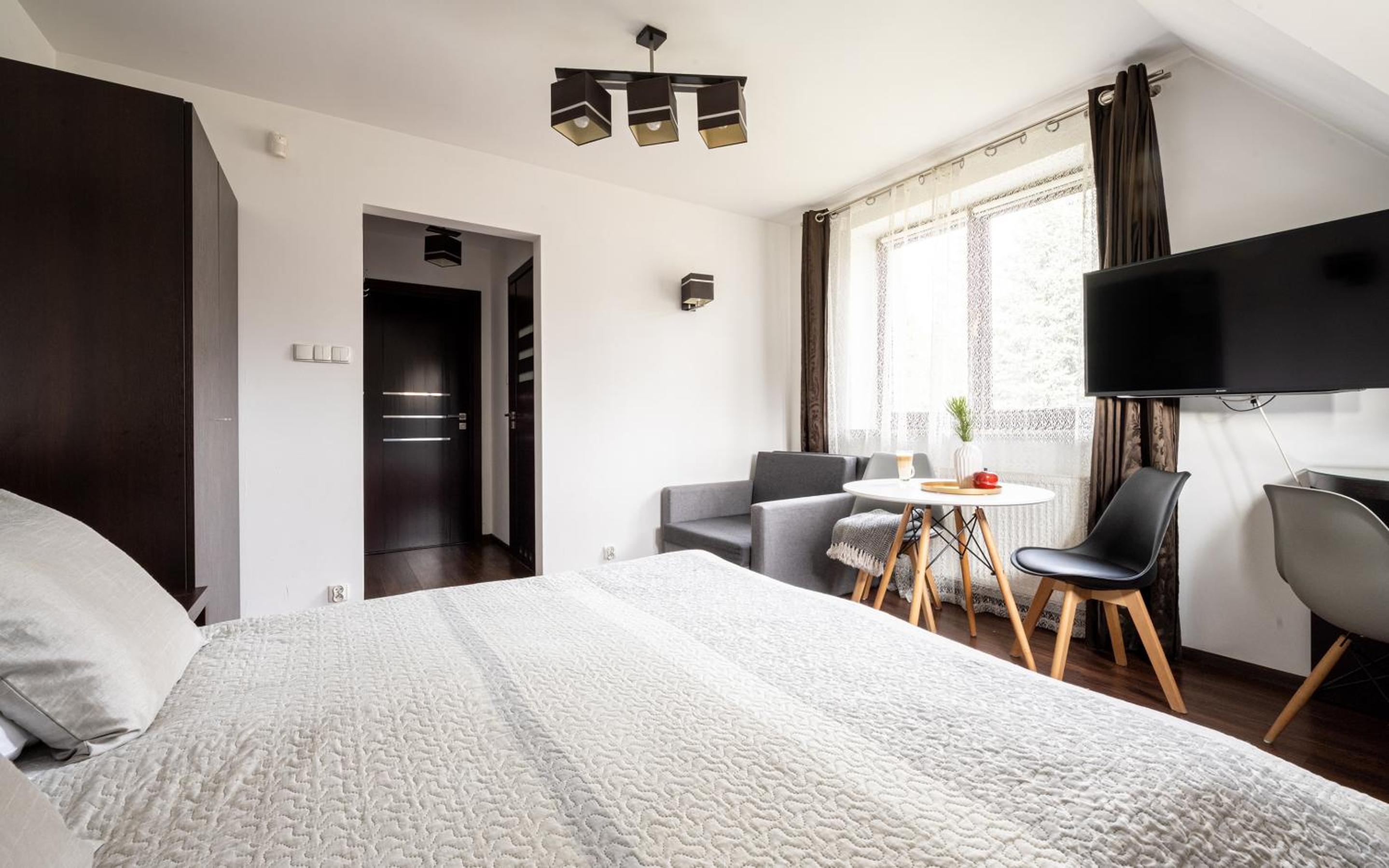 Double Room (2 Adults + 1 Child) - Photo 7