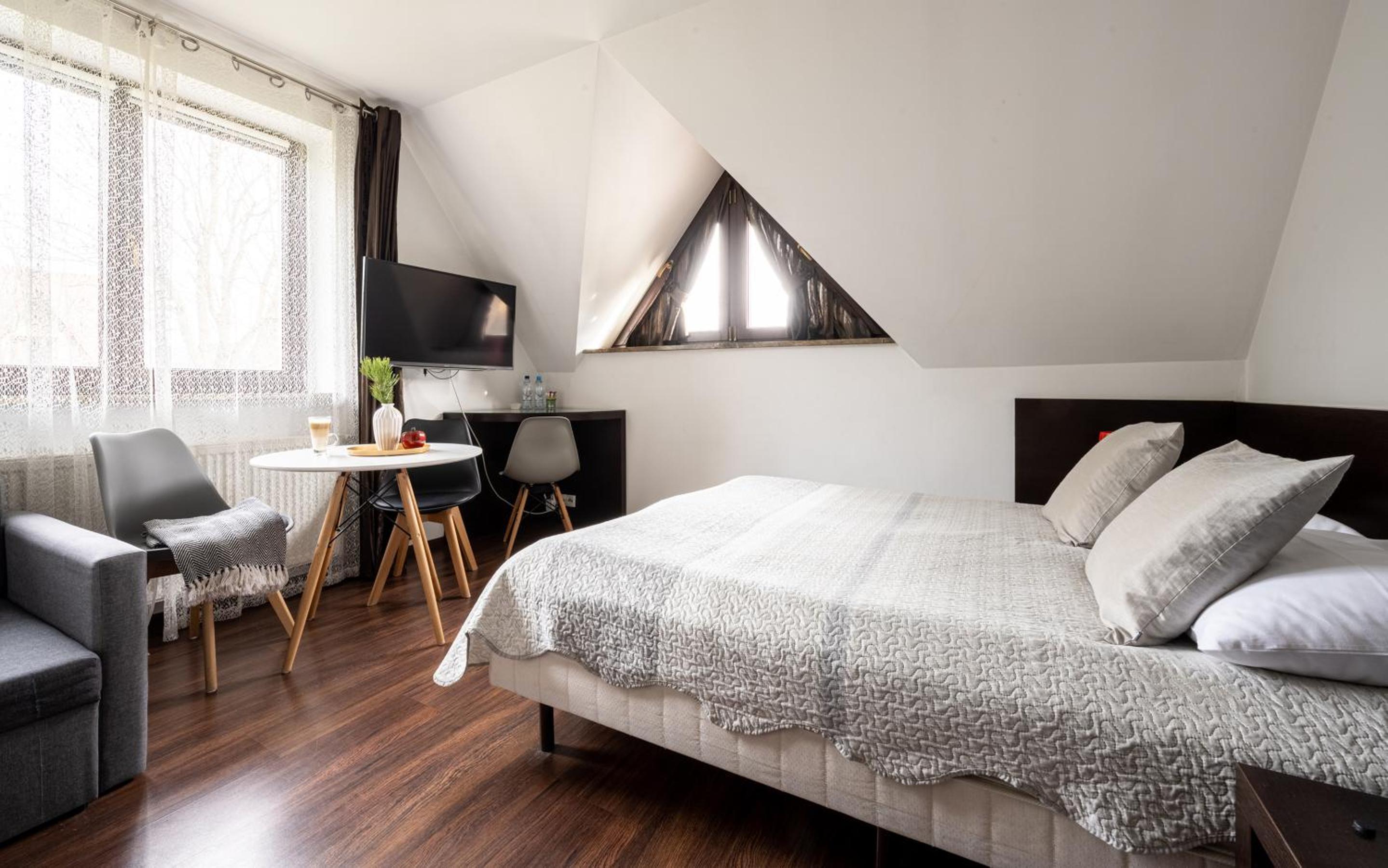 Double Room (2 Adults + 1 Child) - Photo 6