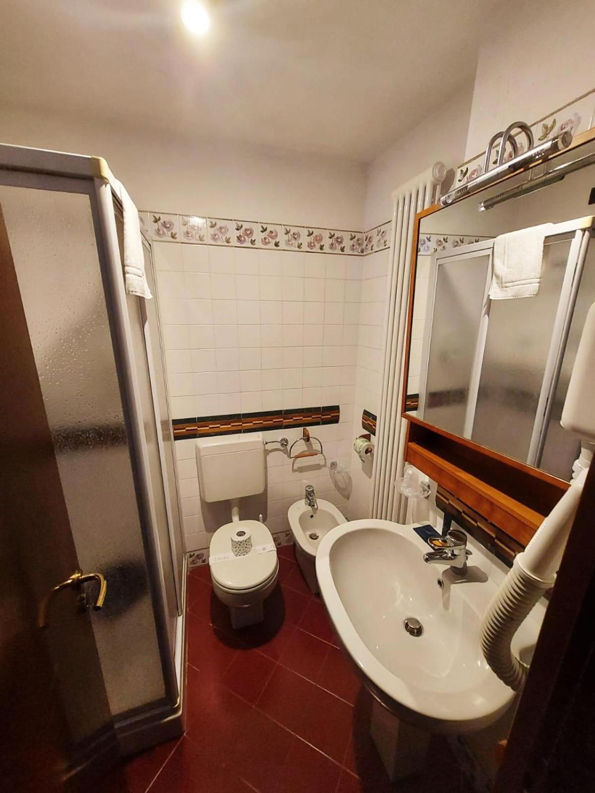 Double or Twin Room - Photo 5