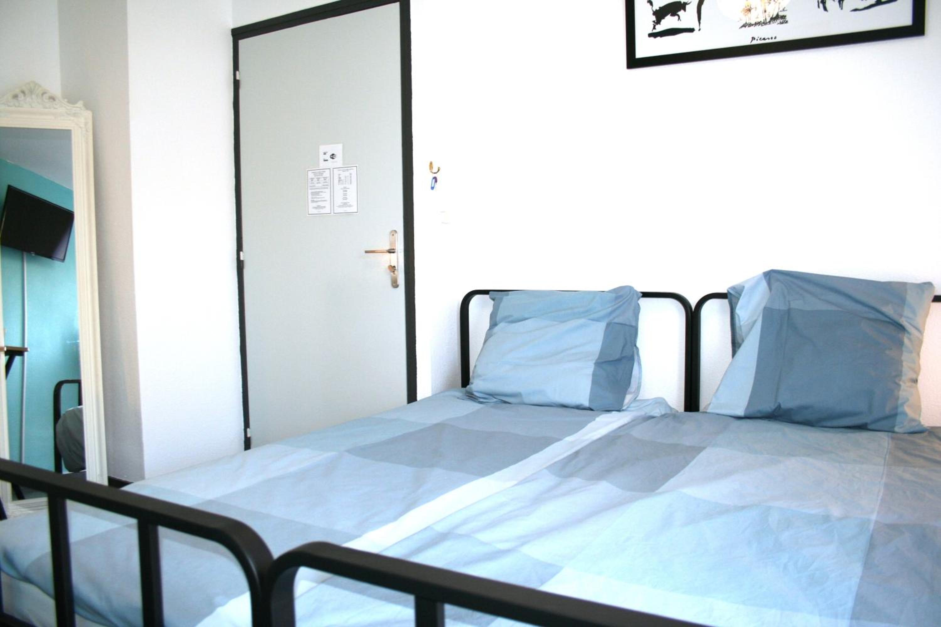 Twin Room - Disability Access photo 2