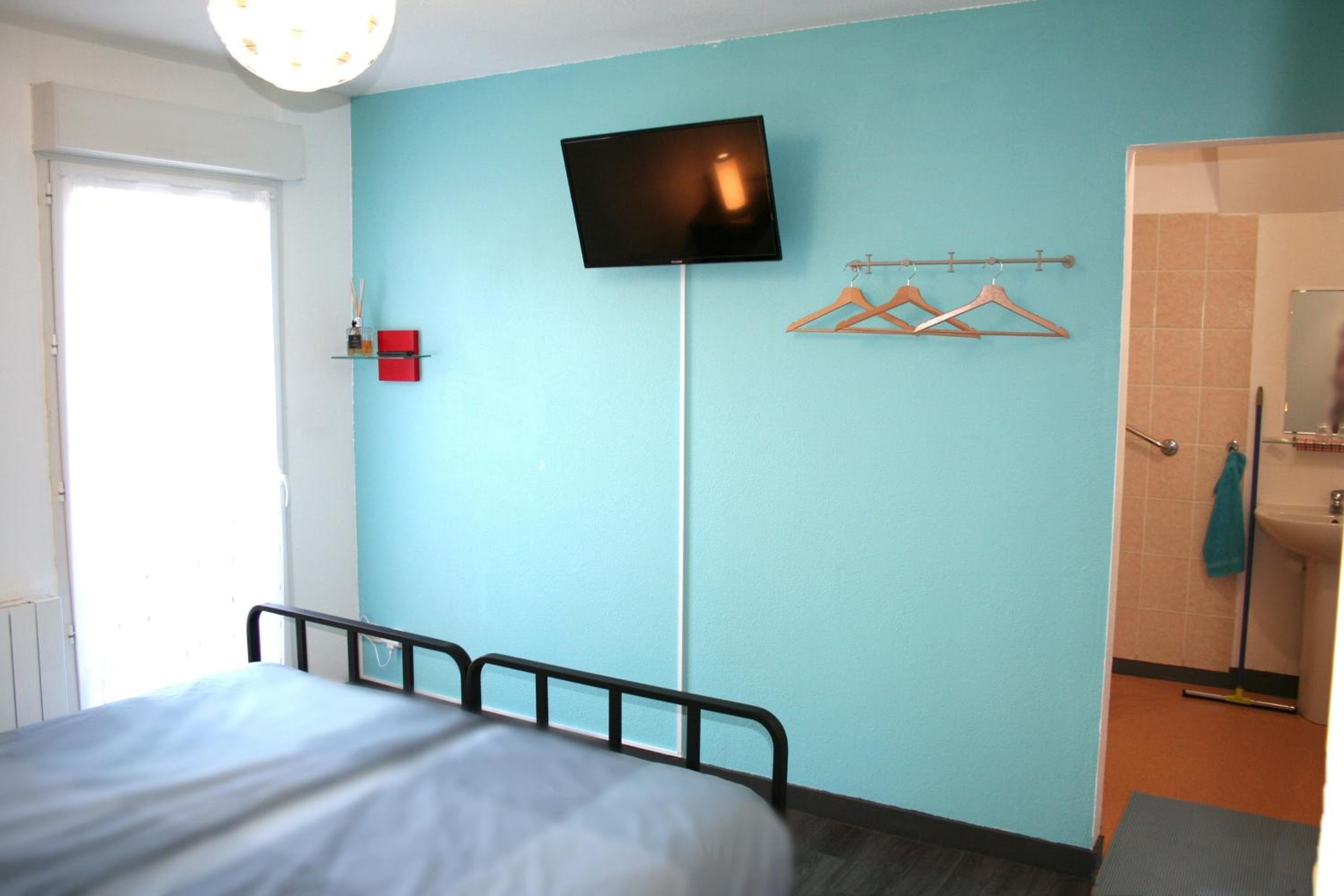 Twin Room - Disability Access photo 3