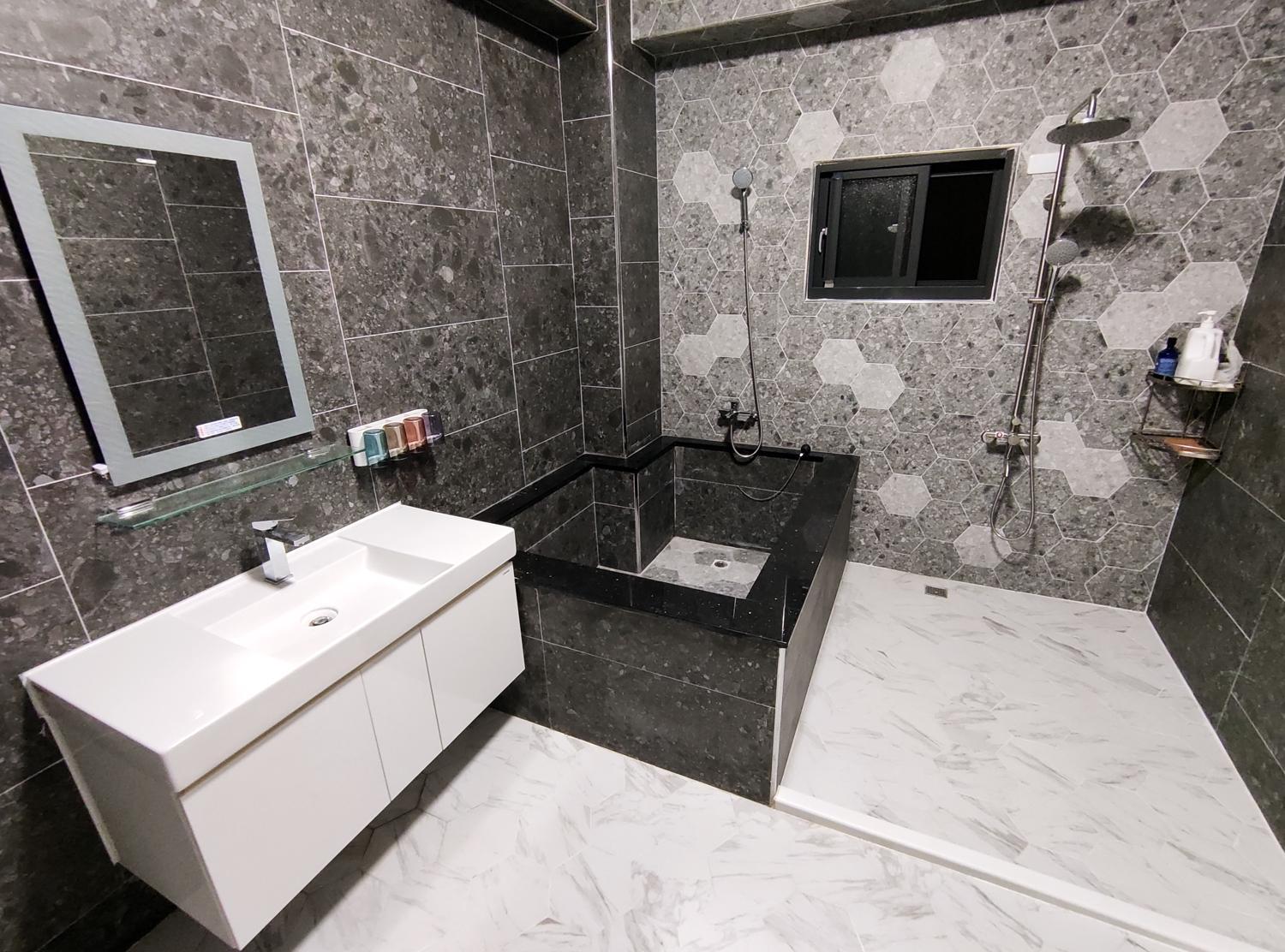 Quadruple Room with Bath photo 2